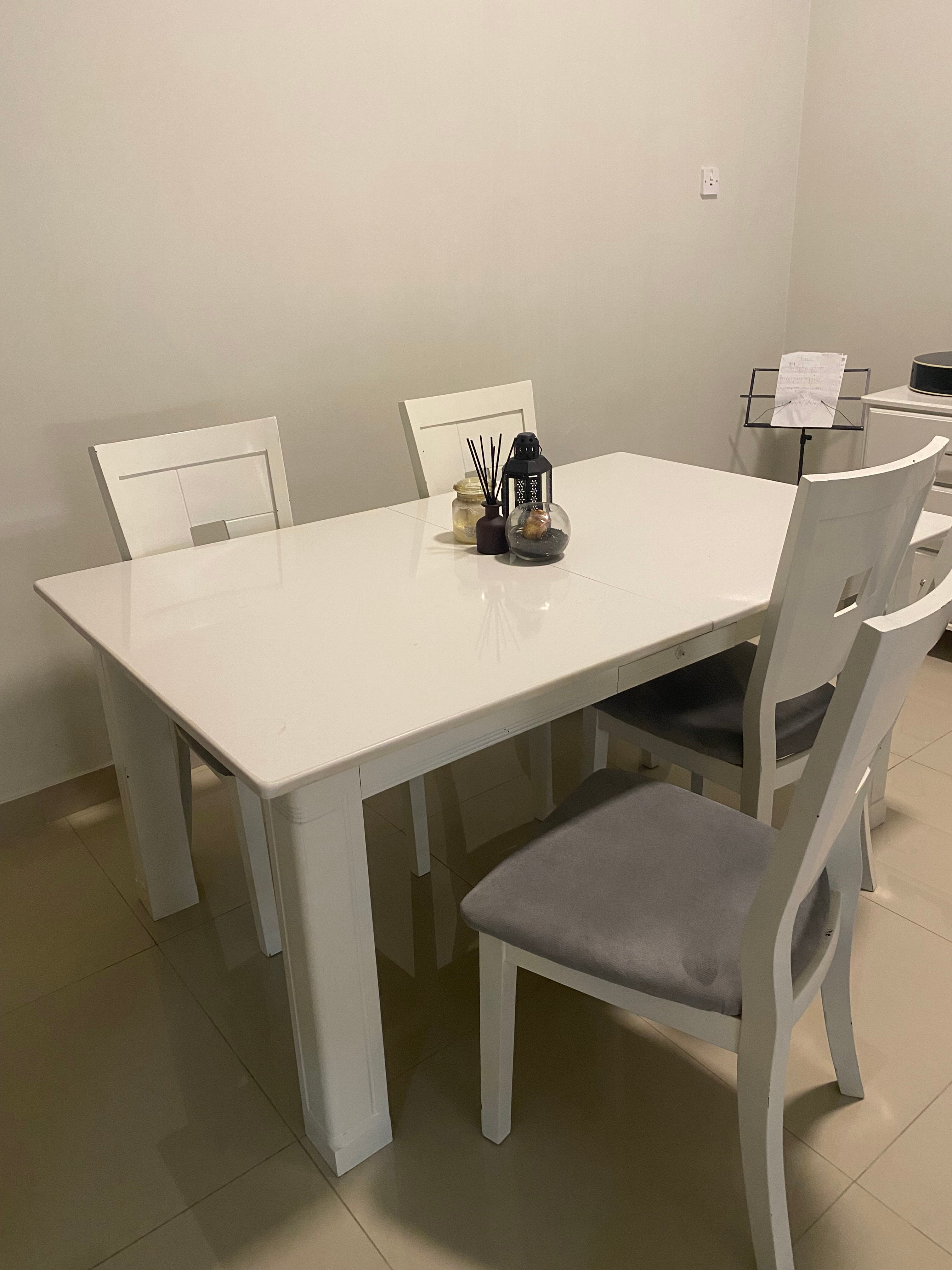 A dining table with 4 chairs - Image 3
