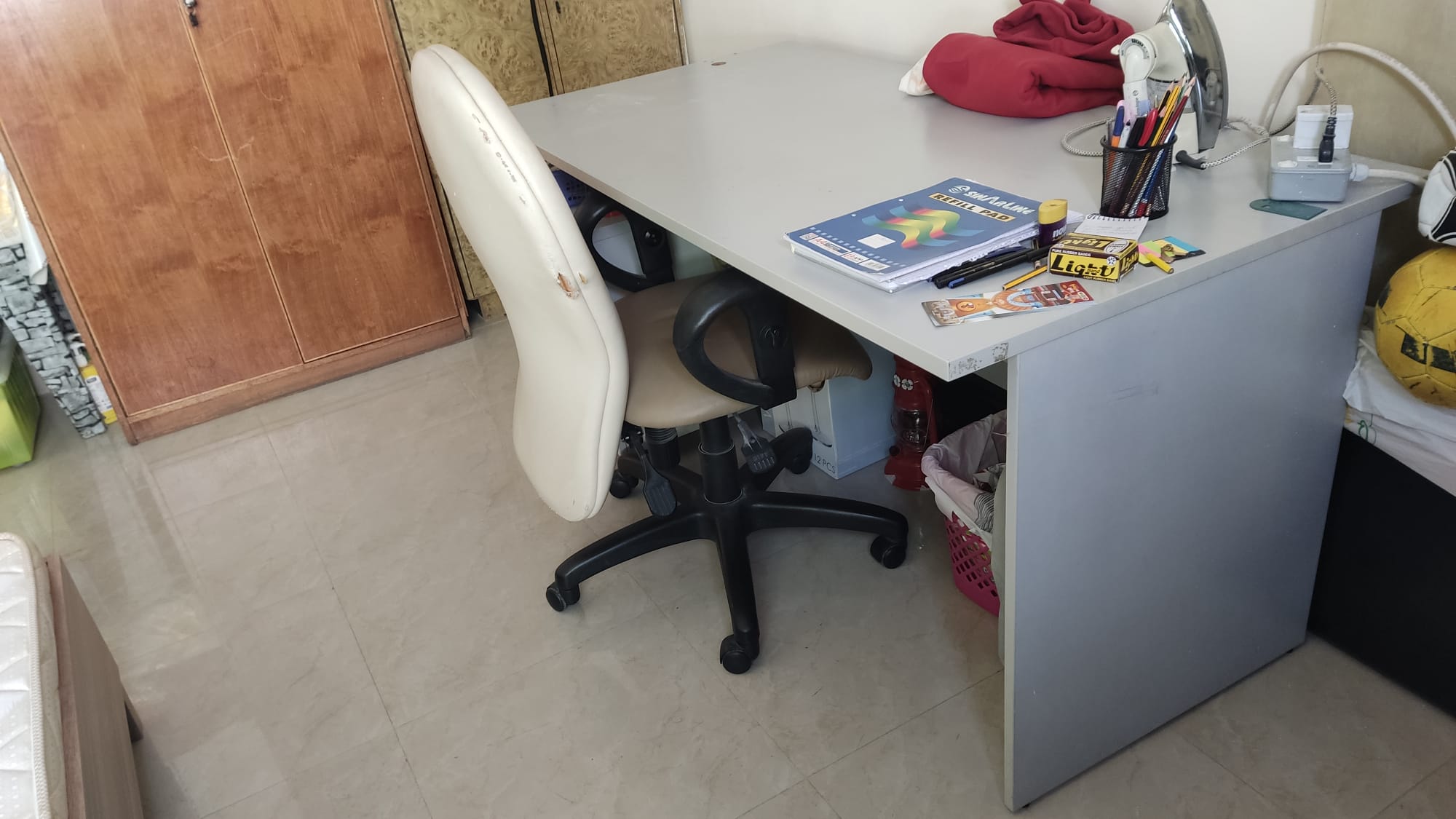 office tabel,office chair,book shelf,dinning table - Image 1