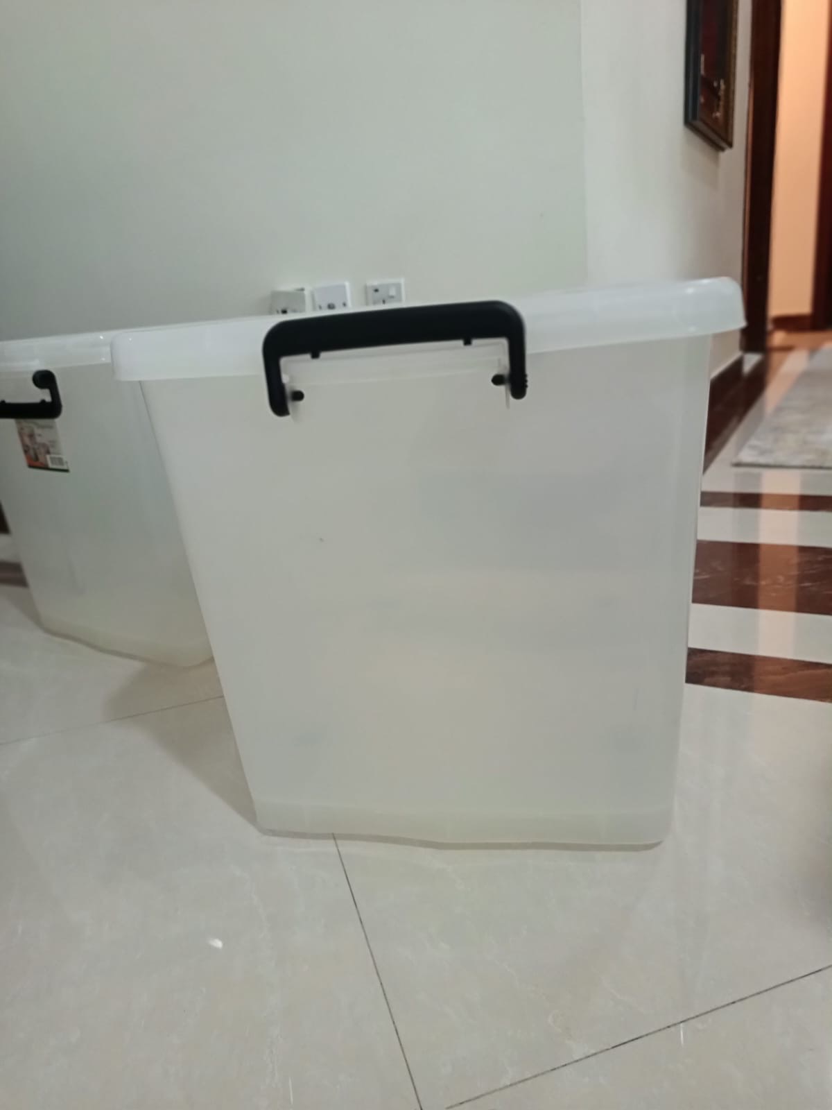 Plastic closing box - Image 1