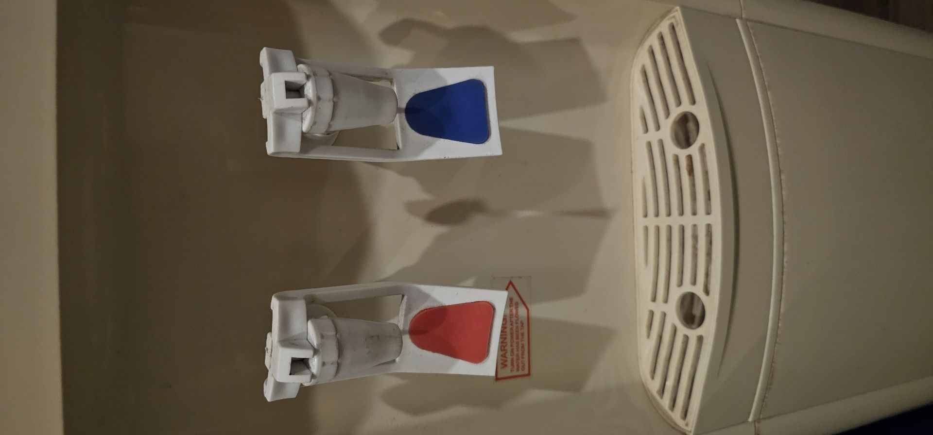Hot & cold water dispenser - Image 3