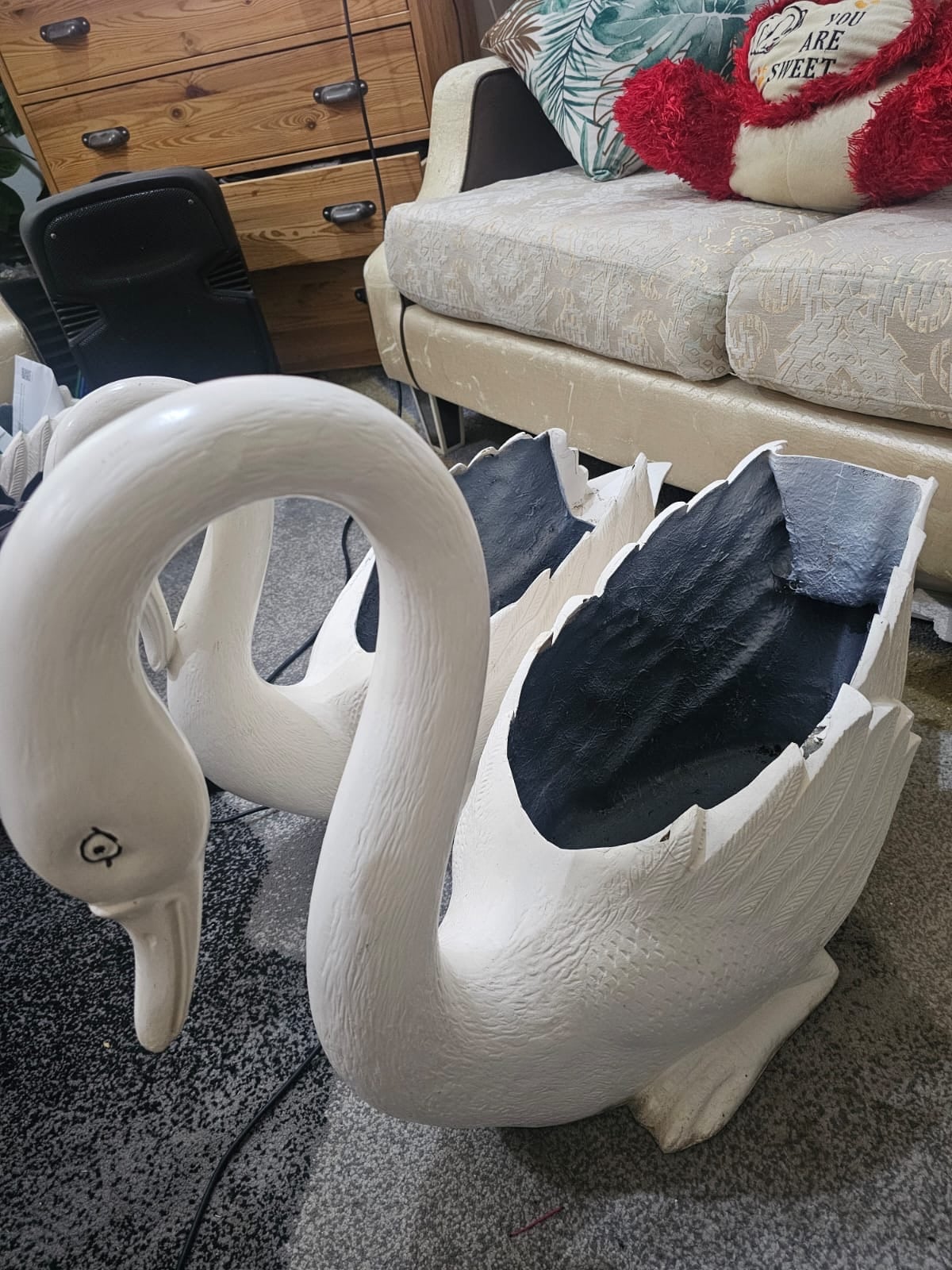 Pots.. Large White Swan Planters - Image 4