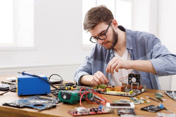 Electronics and electrical servicing - Image 1