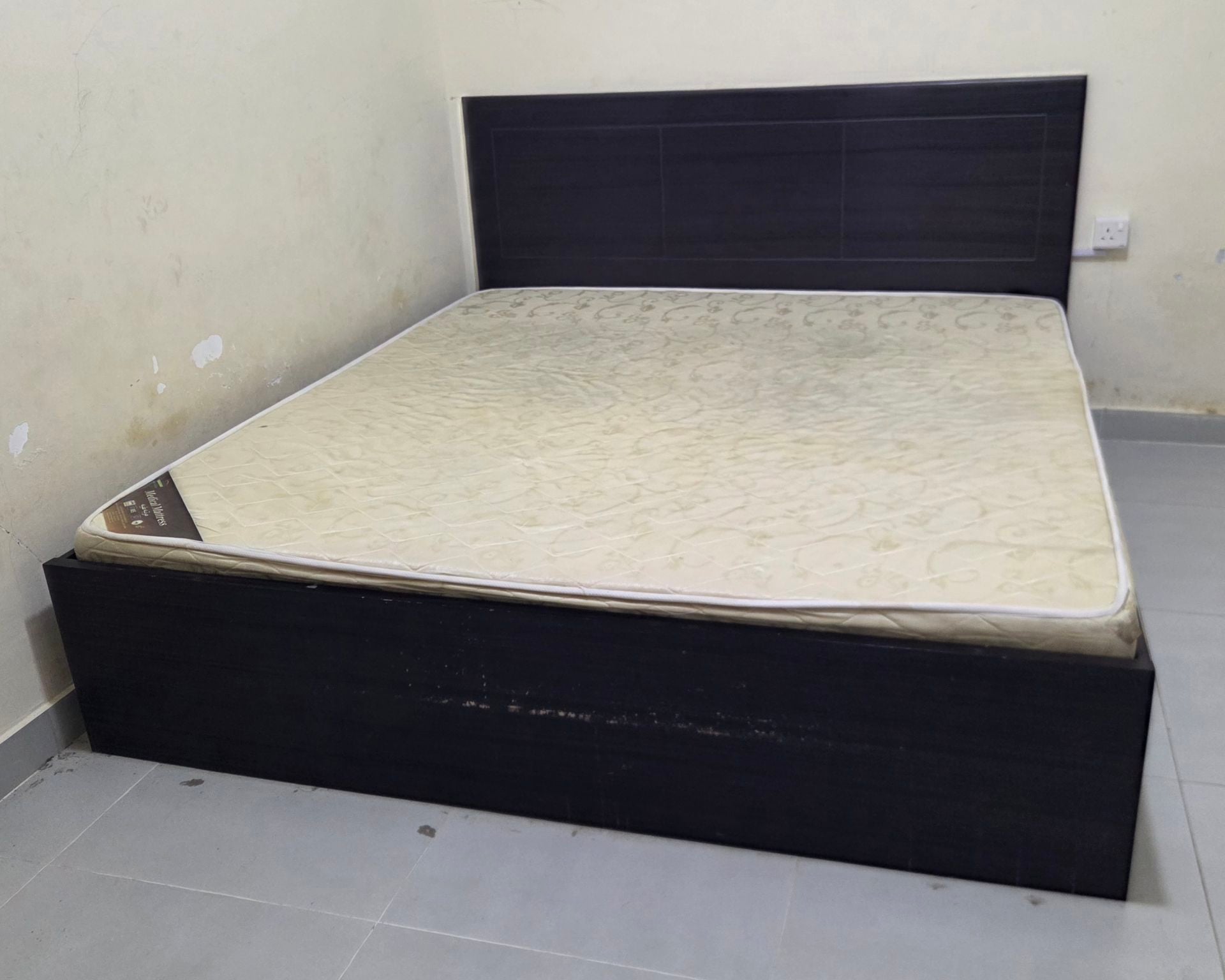 Urgent sale - King Size bed and sofa. - Image 2