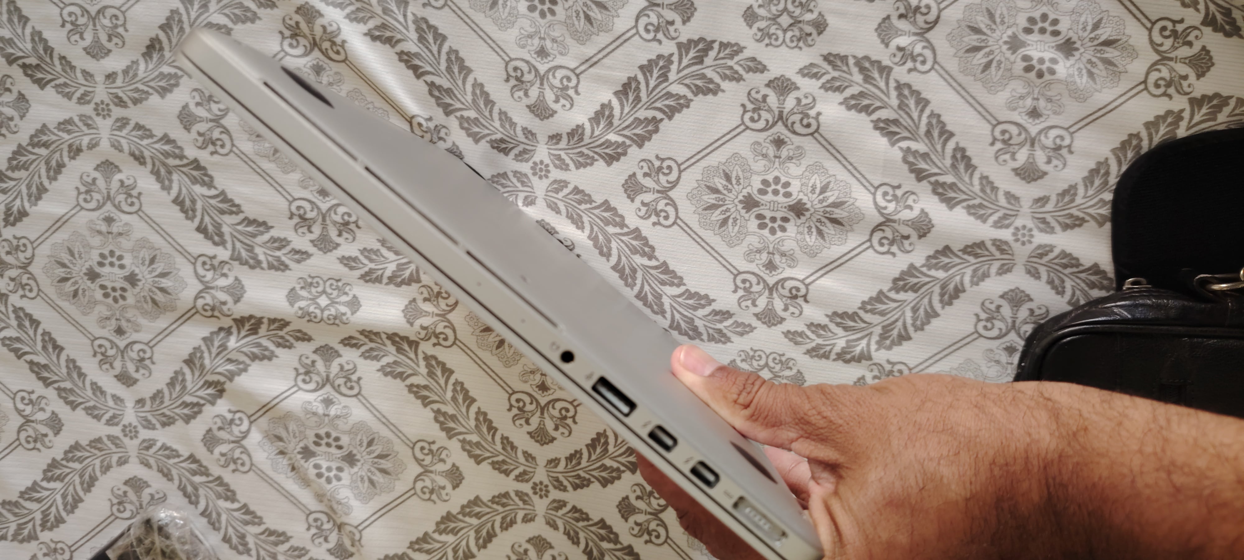 Apple MacBook Slim Typee - Image 6