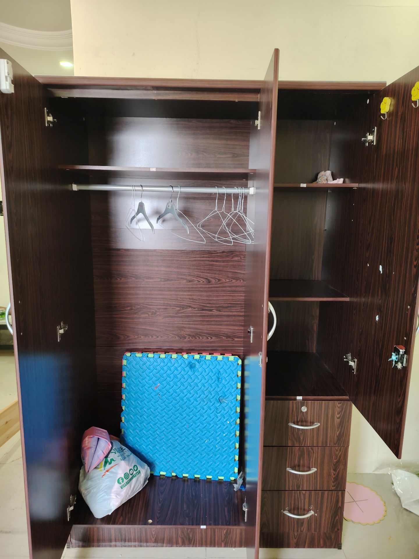 Wardrobe 3 doors  - Image 5