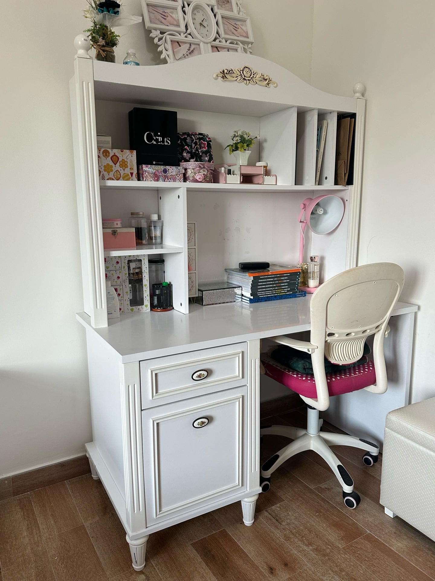Girls bedroom set, includes bed, side table, and study table.  - Image 4