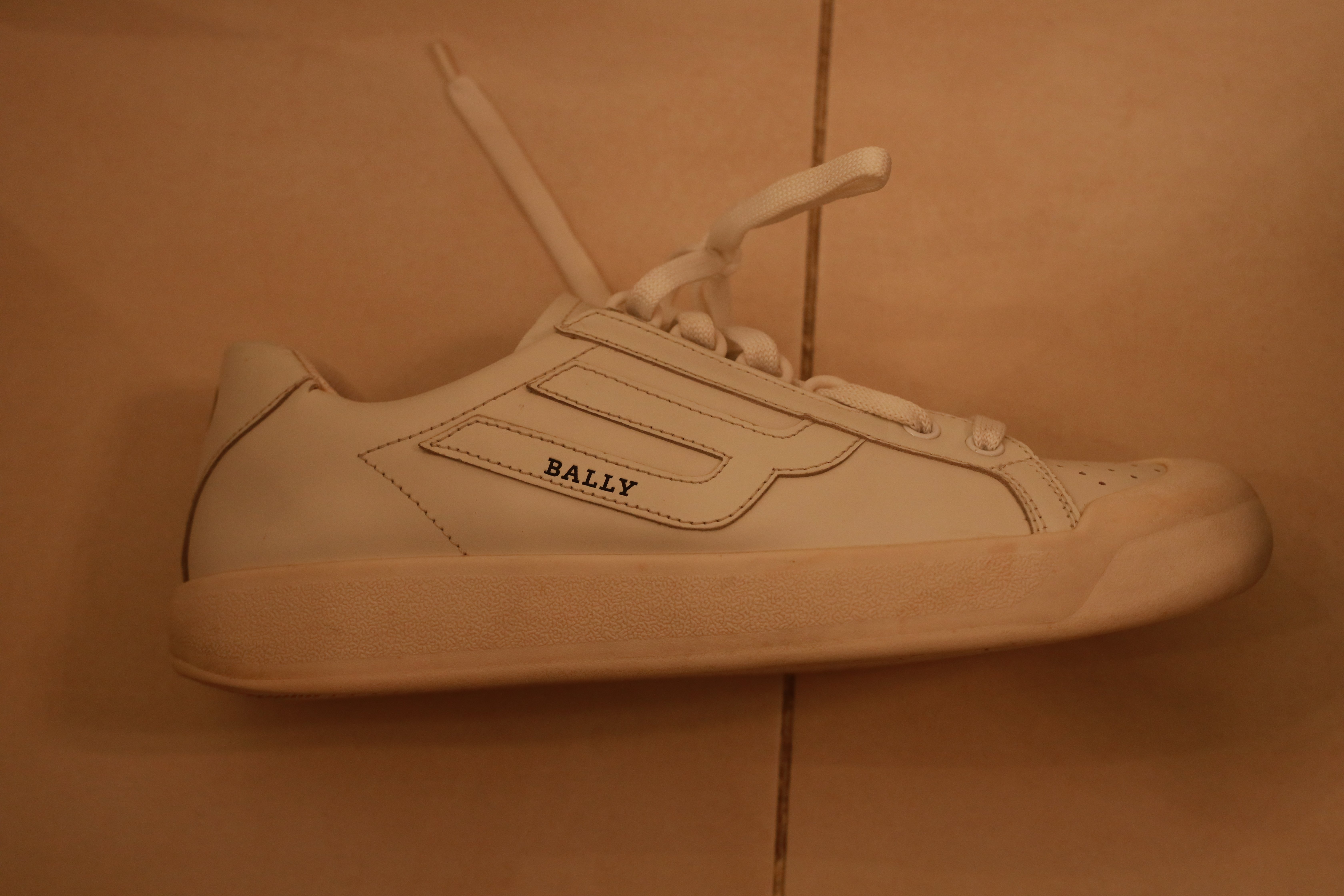 Unisex Sneakers – Lightly Used - Image 2