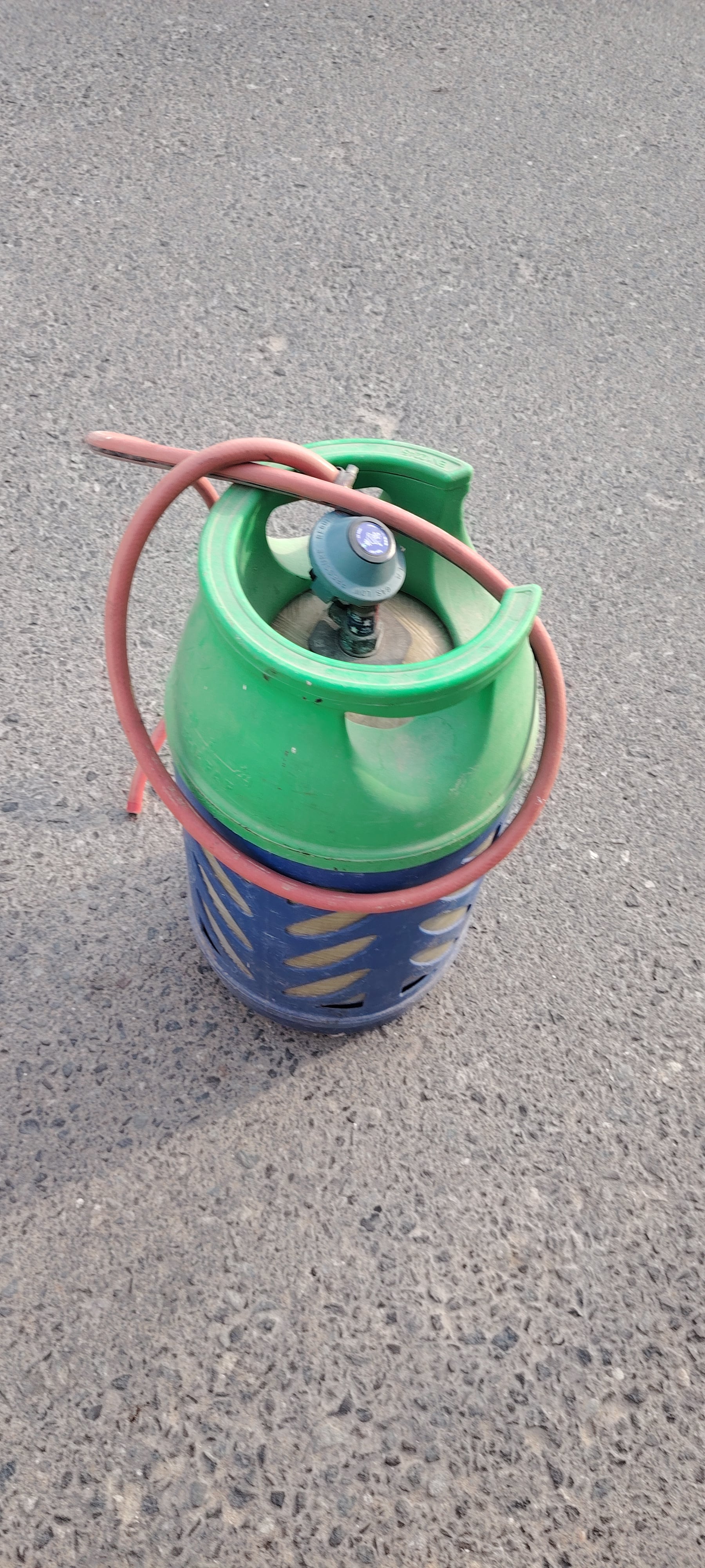 Gas Cylinder 12Kg with Regulator and Pipe  - Image 4