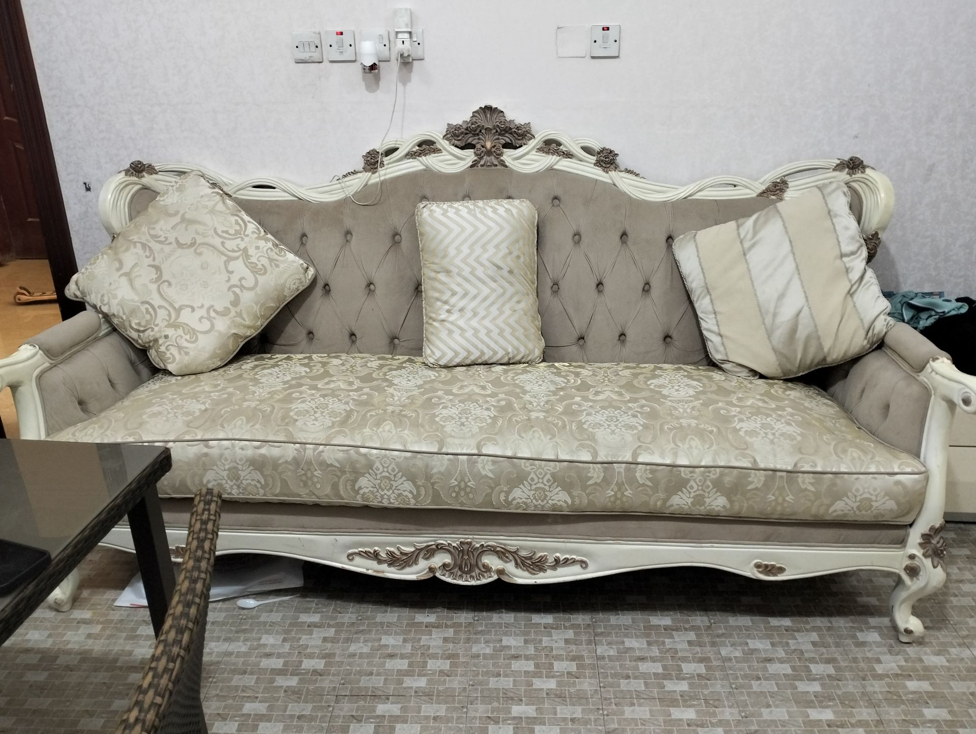 Home r us brand 4 seater sofs - Image 2