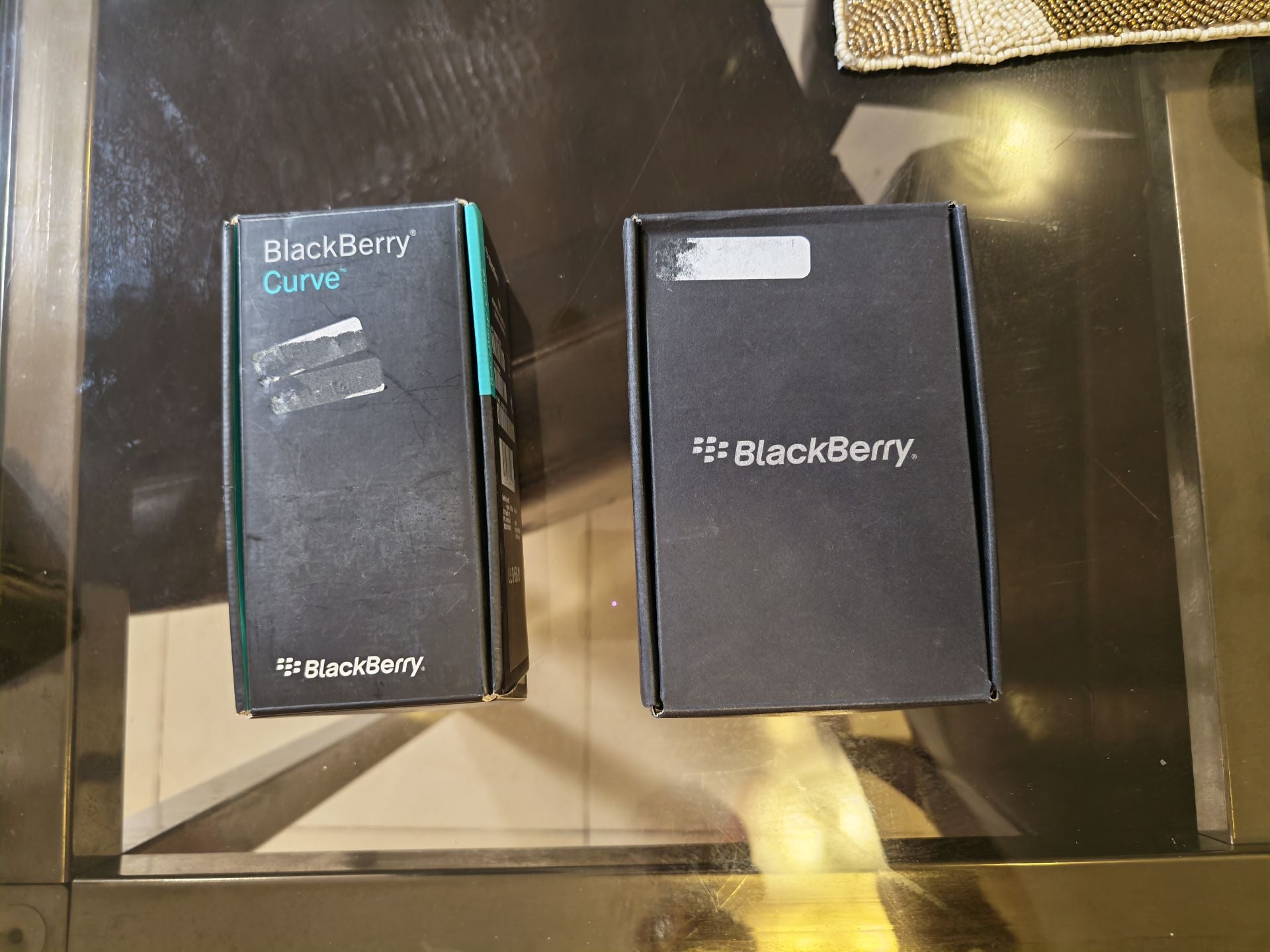 New BlackBerry mobile with all accessories, box and invoice - Image 10