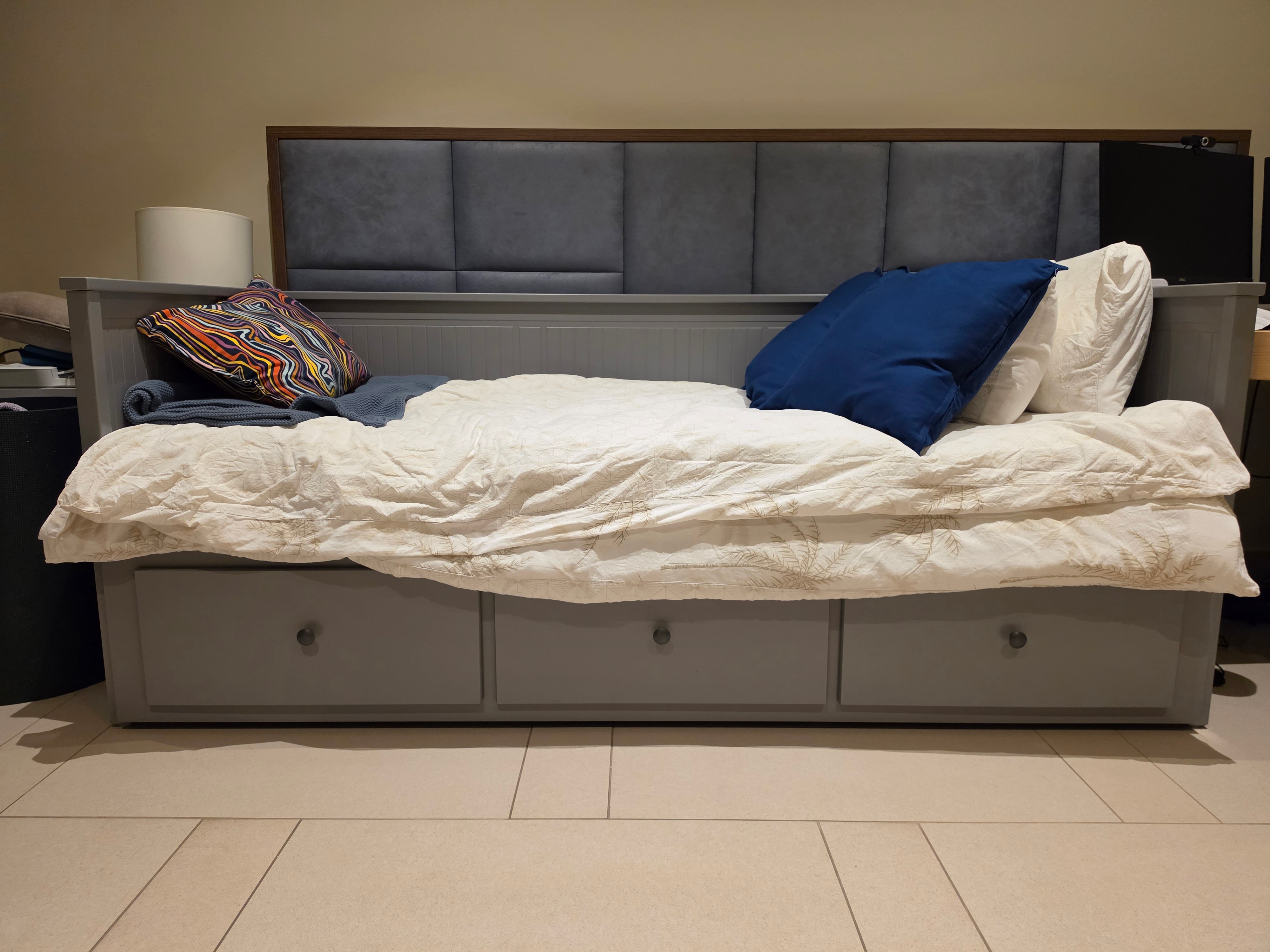 IKEA Hemnes Daybed with mattress and bedding - Image 3