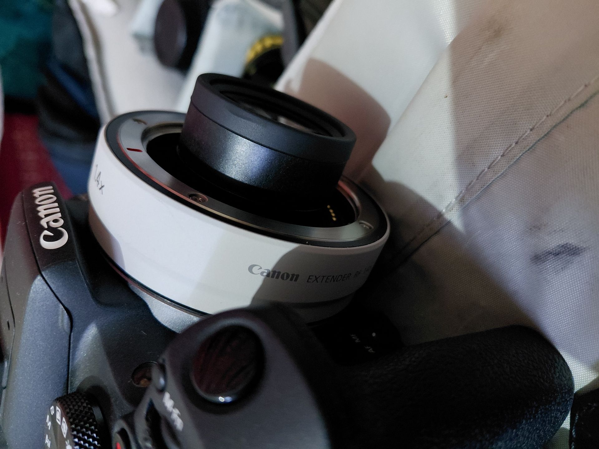 canon R10 brand new urgent sale fixed price - Image 5