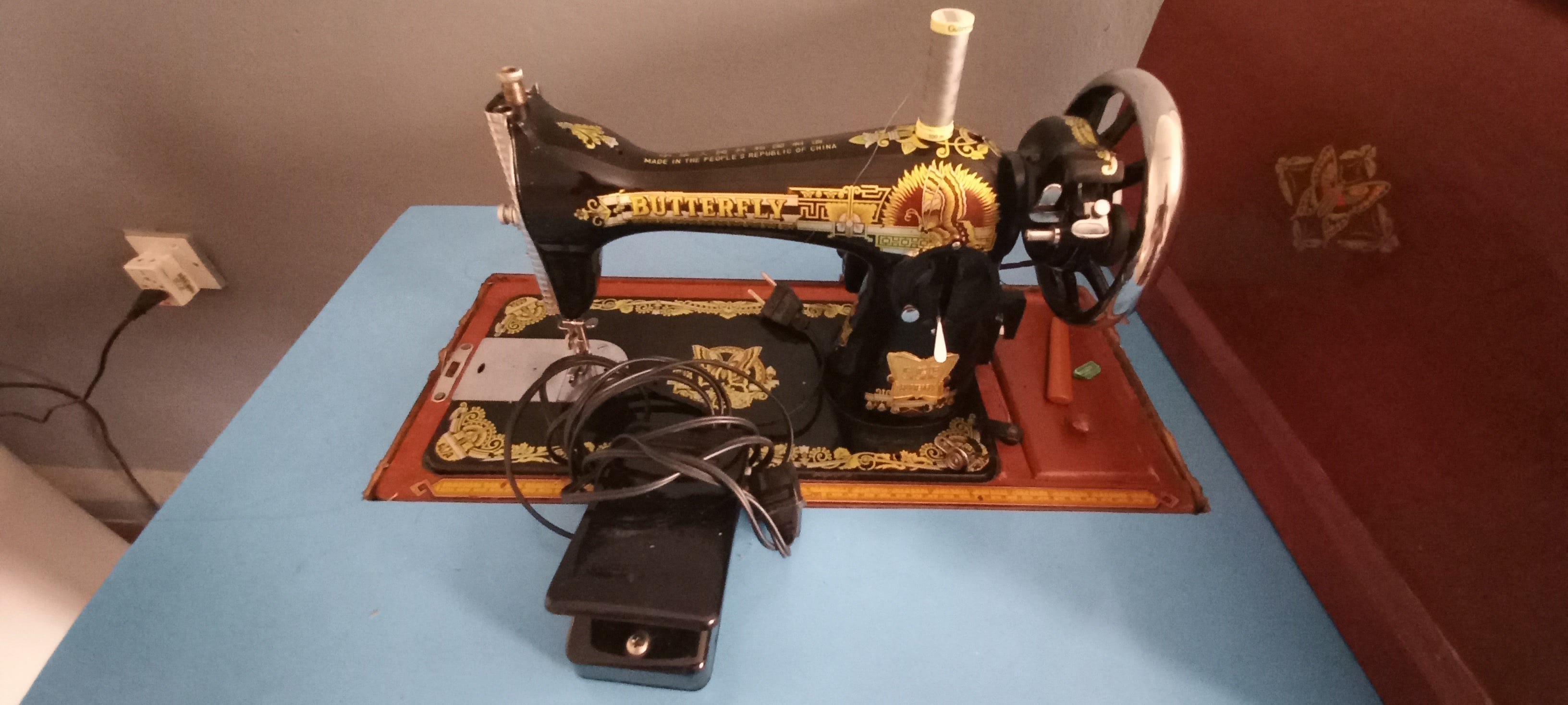 Butterfly Sewing Machine with Table - Image 1