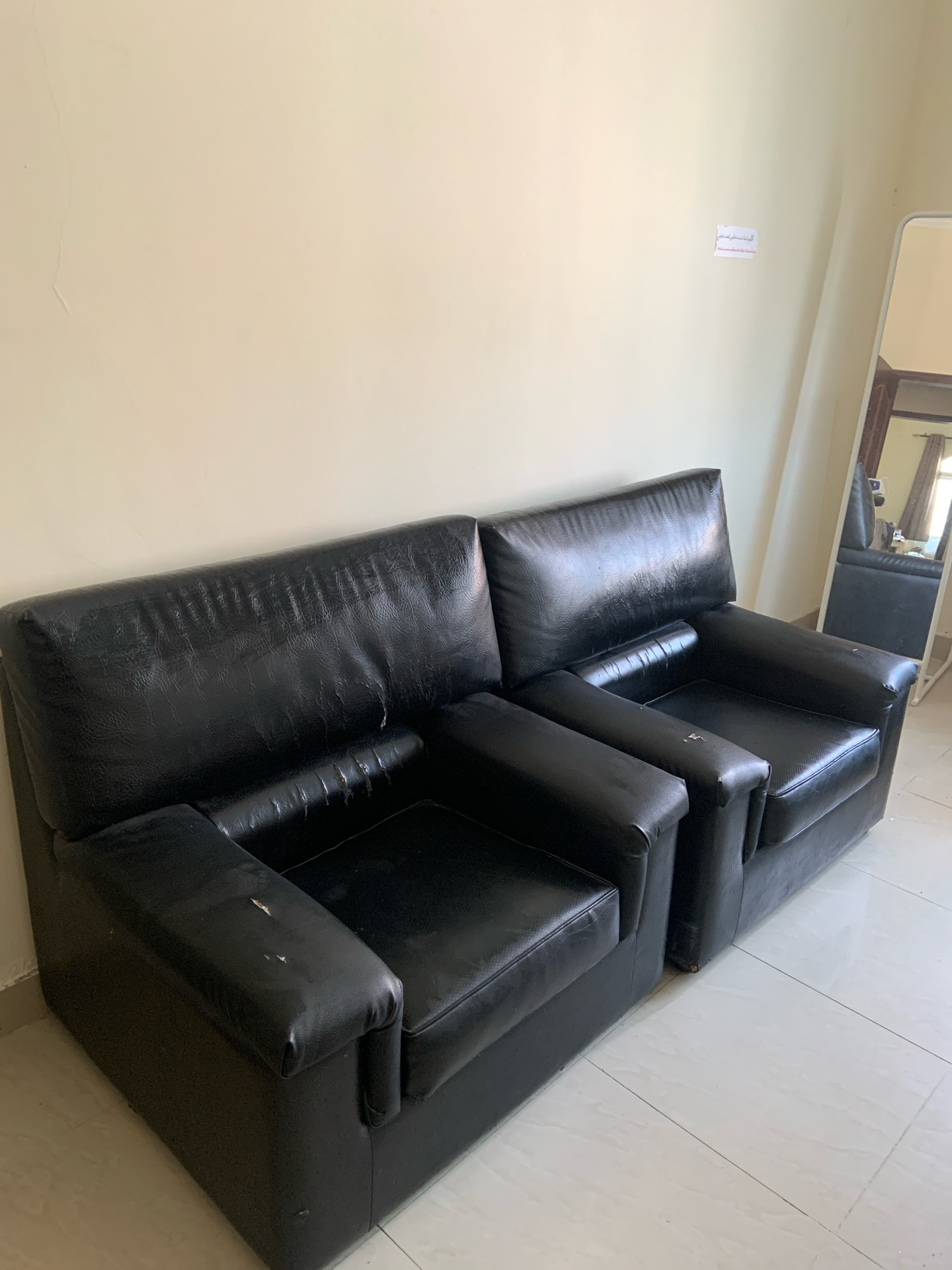 Sofa set of 4 and free dressing table - Image 1