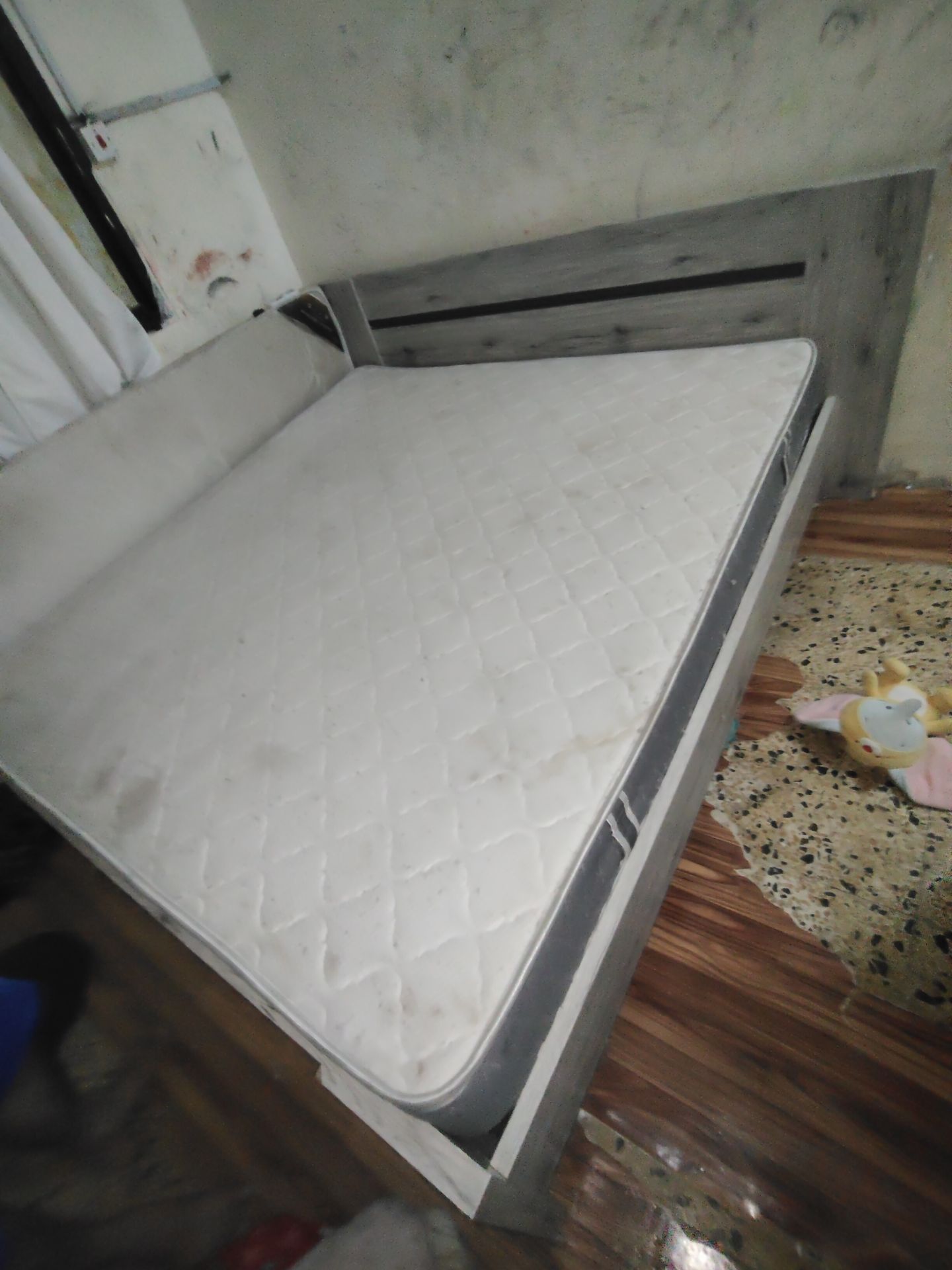Bed and mattress  - Image 2