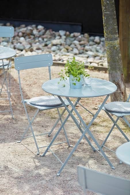 1 Table and 4 chairs - Image 2