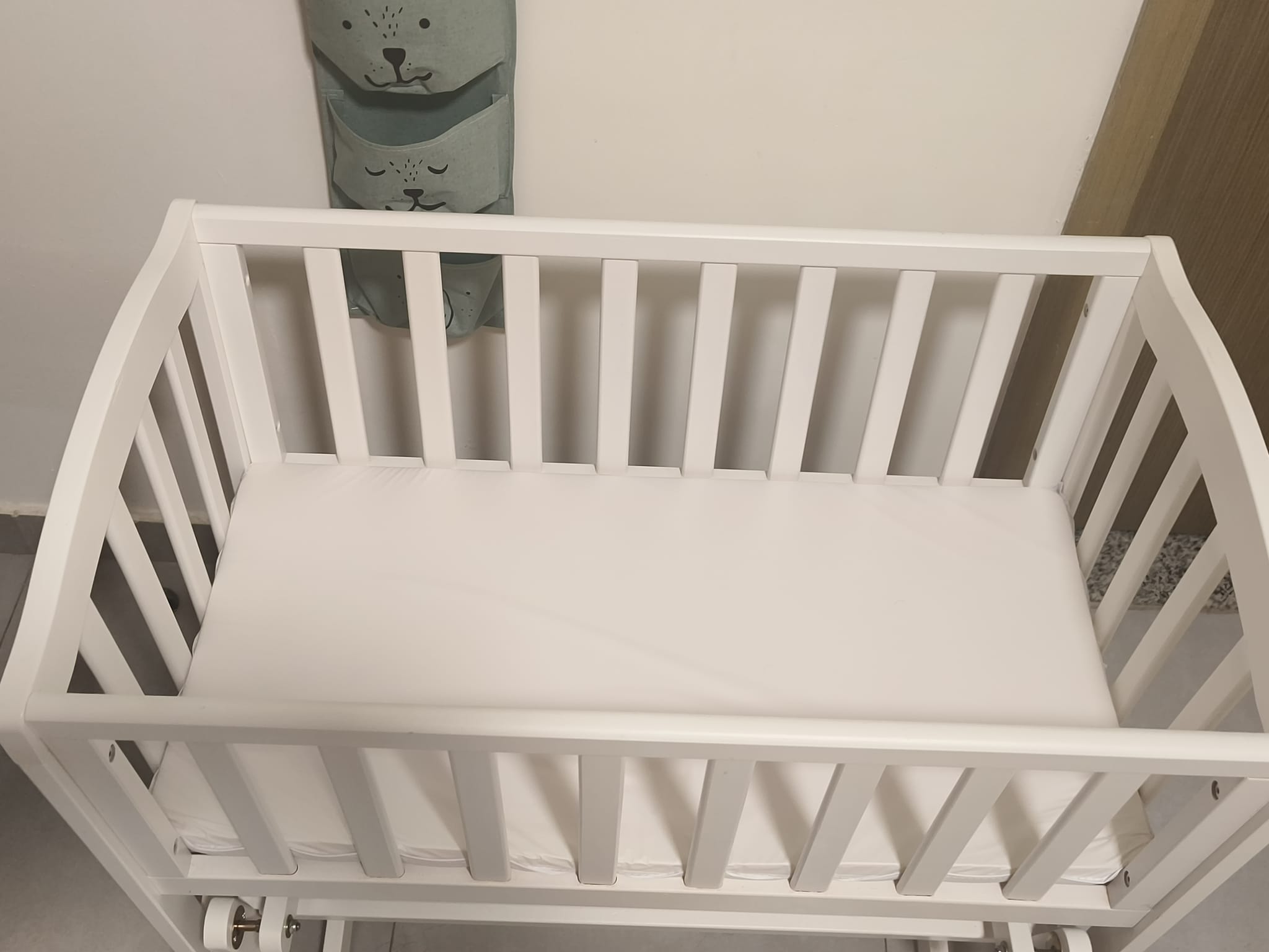 Wooden Gliding Cradle - White - Rarely used - Image 3