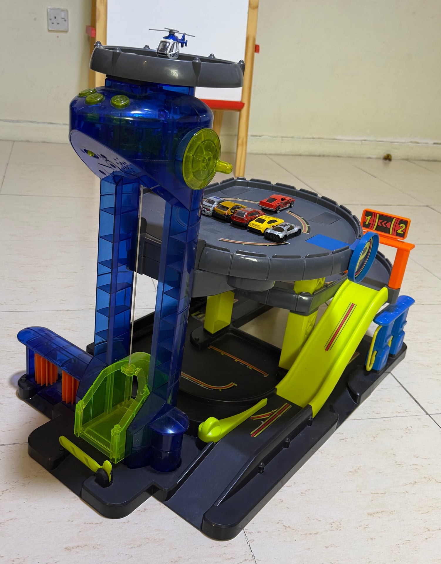 ELC big city garage playset - Image 7