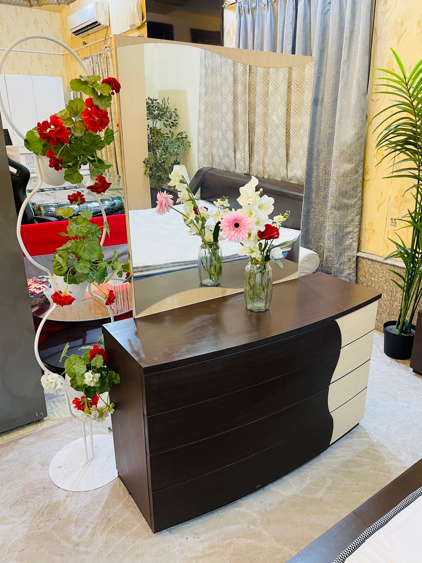 Excellent condition bedroom set for sale 30919535 - Image 3