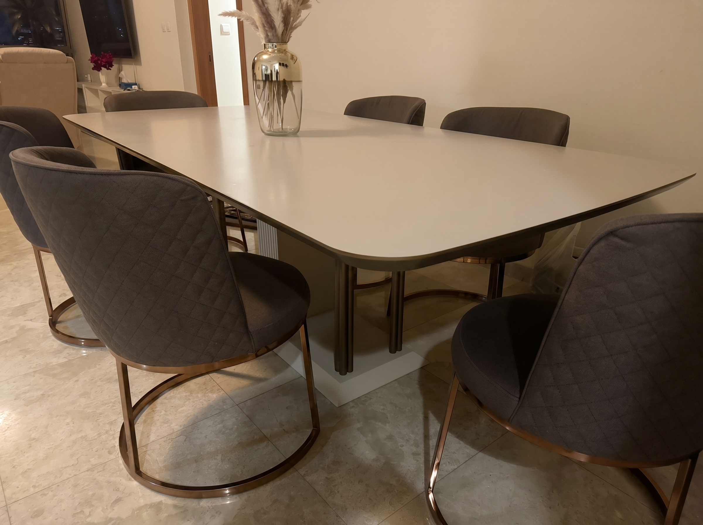 Large Premium Dining Table with 6 Matched Chairs – Excellent Condition - Image 4