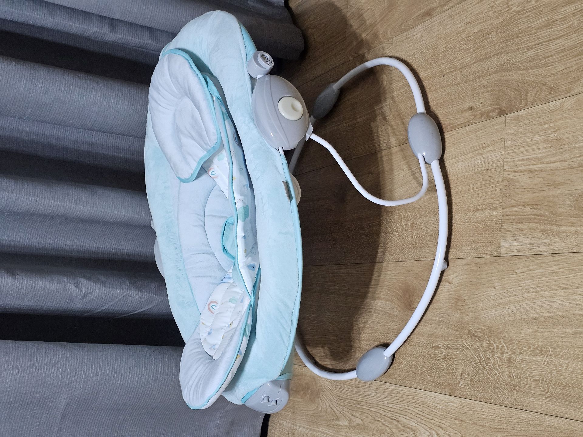 Almost unused Junior's Baby Bouncer with music and vibration - Image 3