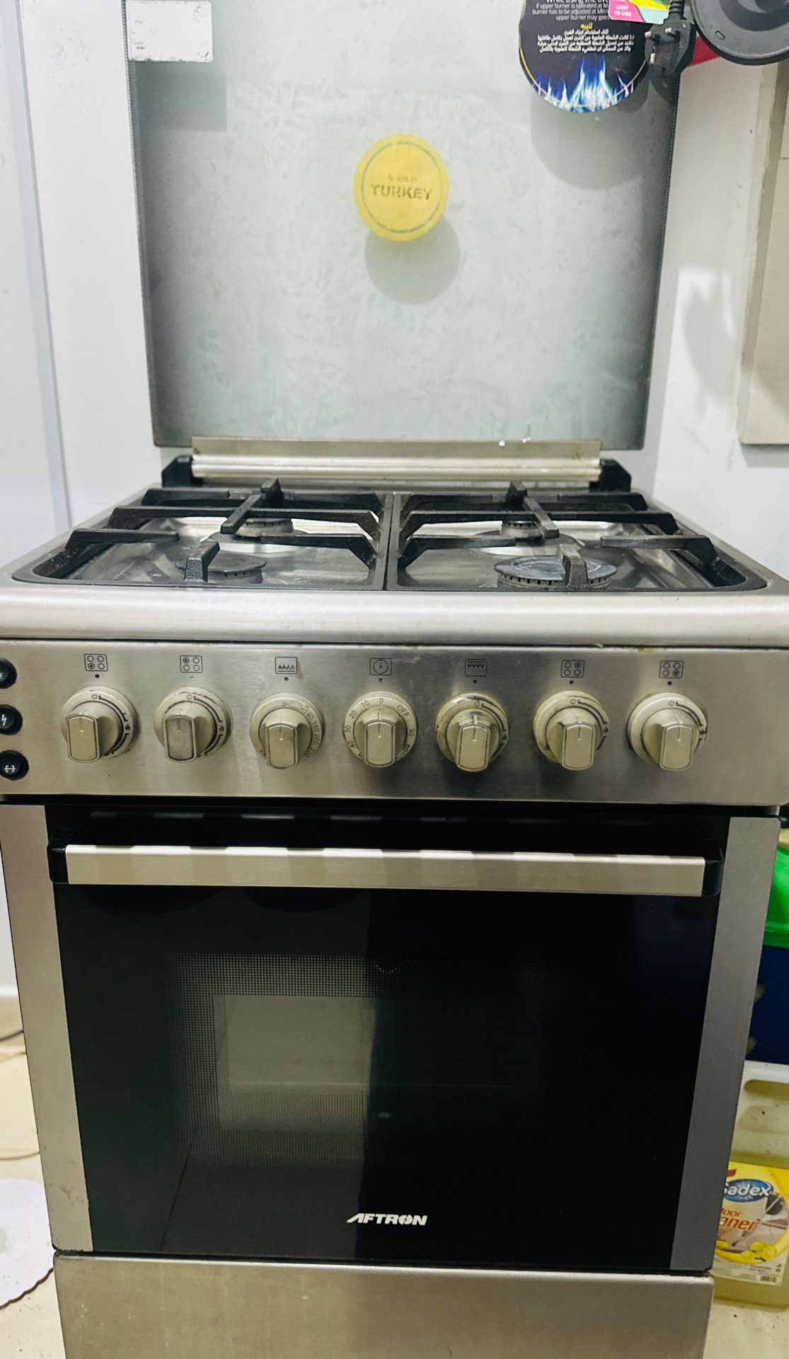 4 burner stove and cylinder - Image 1