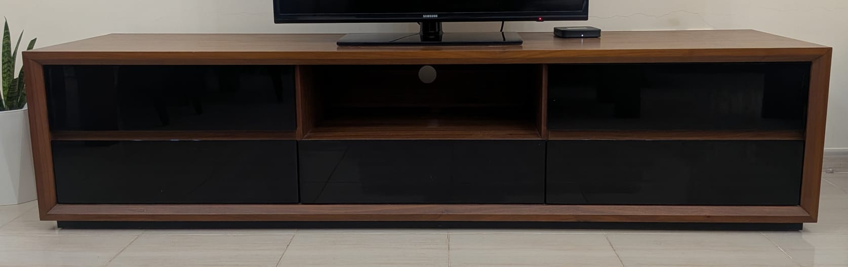 TV Stand with storage - Image 2