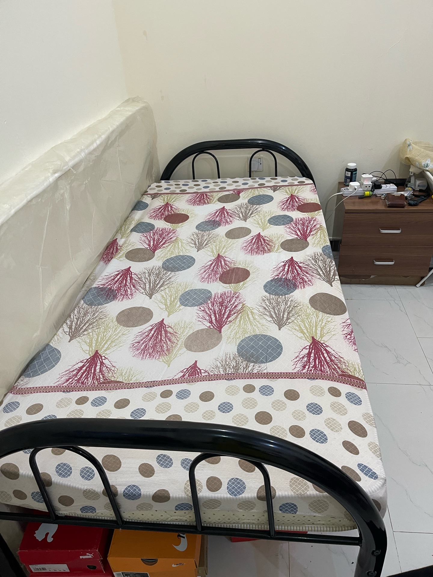 Single bed and mattress  - Image 4