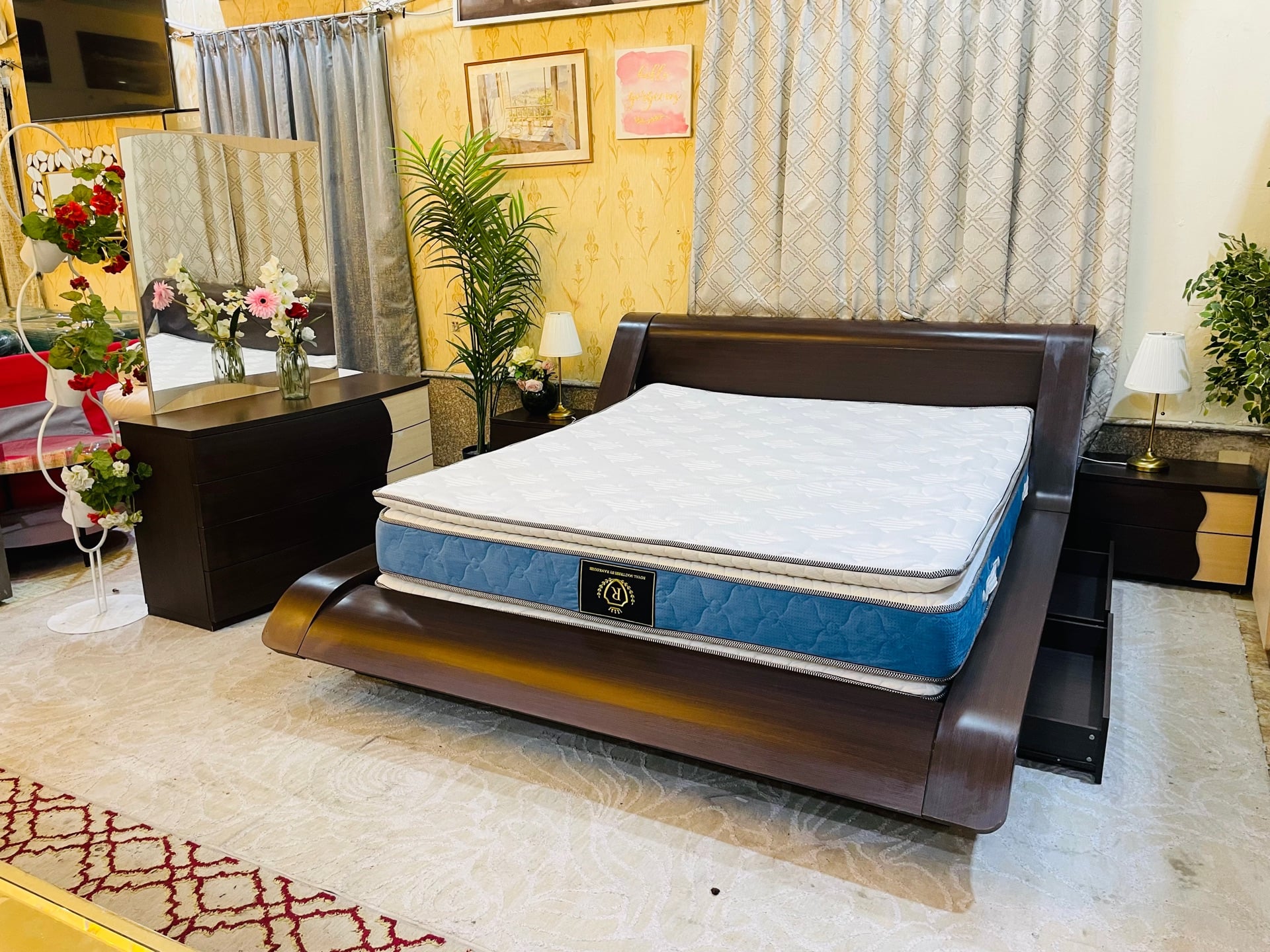 Excellent condition bedroom set for sale 30919535 - Image 2