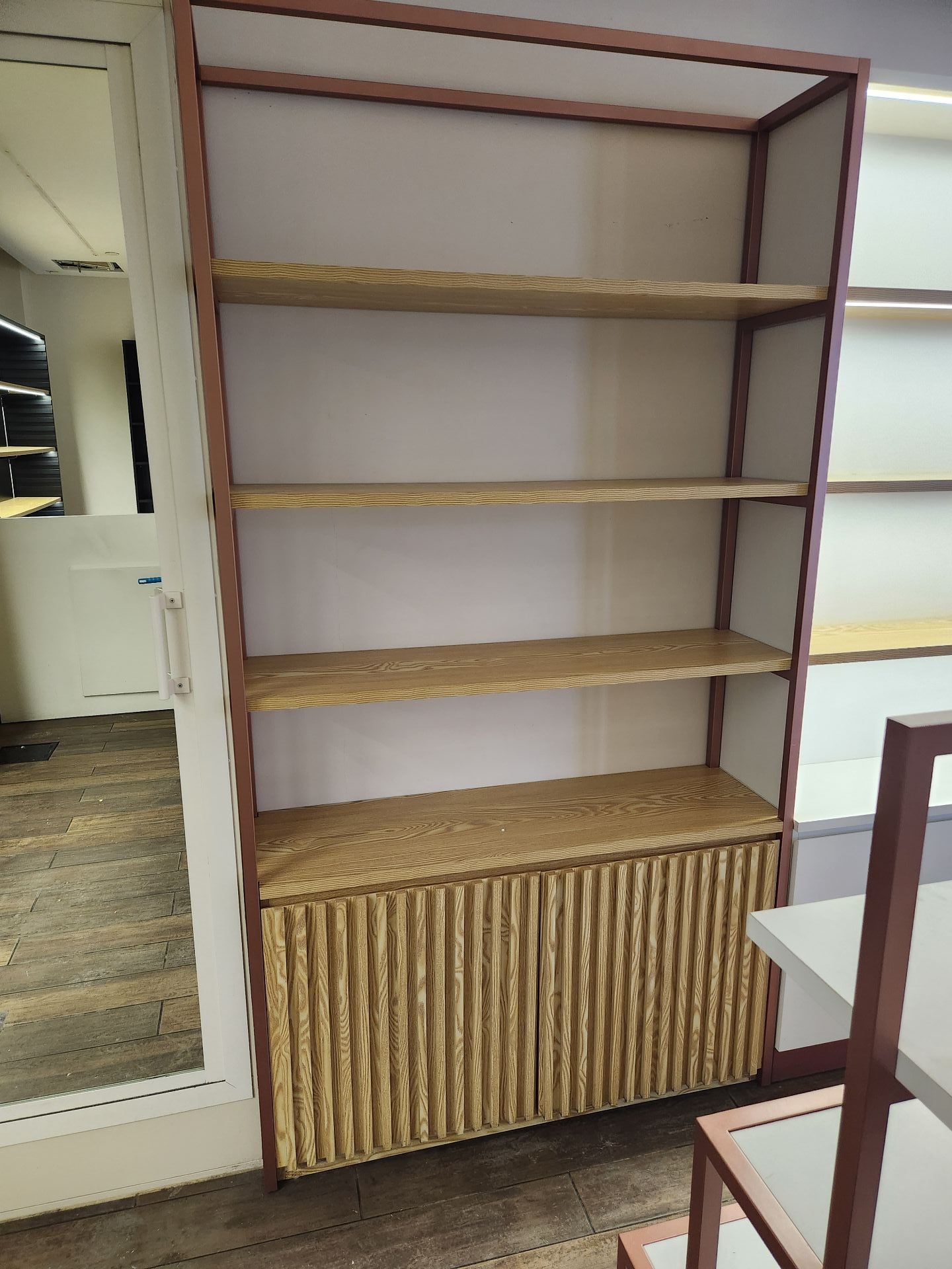 Premium Commercial Shop Furniture for Sale (Modern Design with LED Lighting) - Image 5