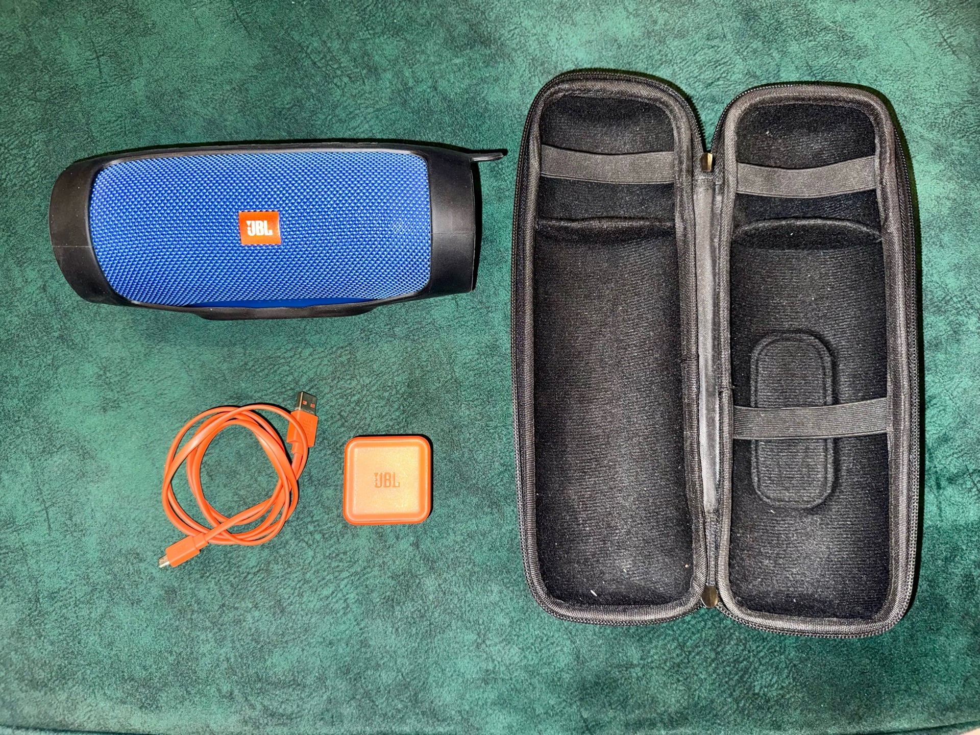 JBL CHARGE 3 with carrying case and rubber protector - Image 7