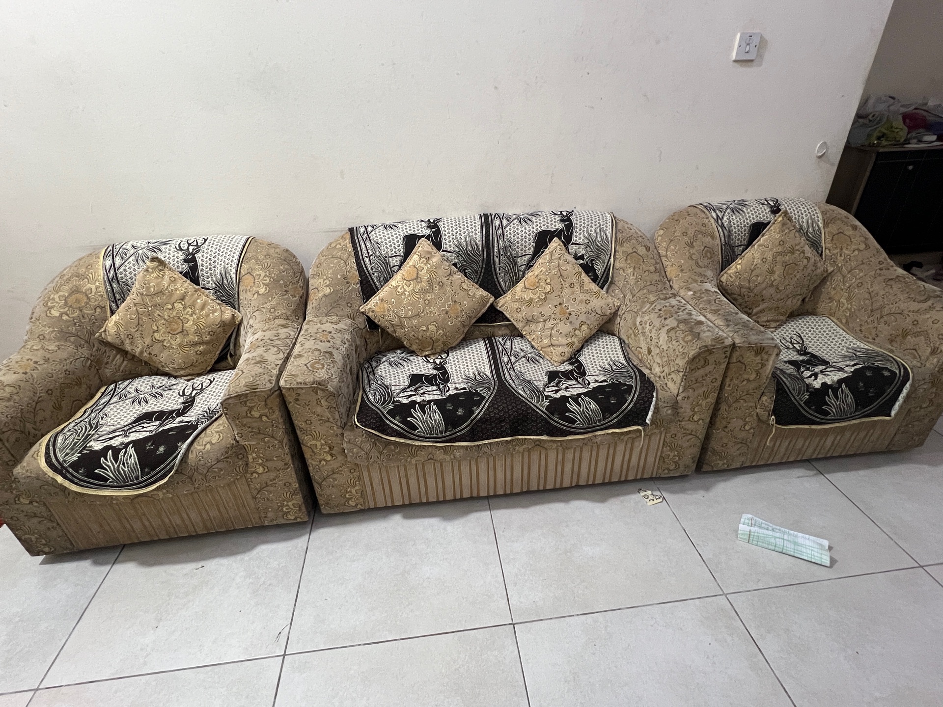 7 seater sofa with covers and pillows .. - Image 3