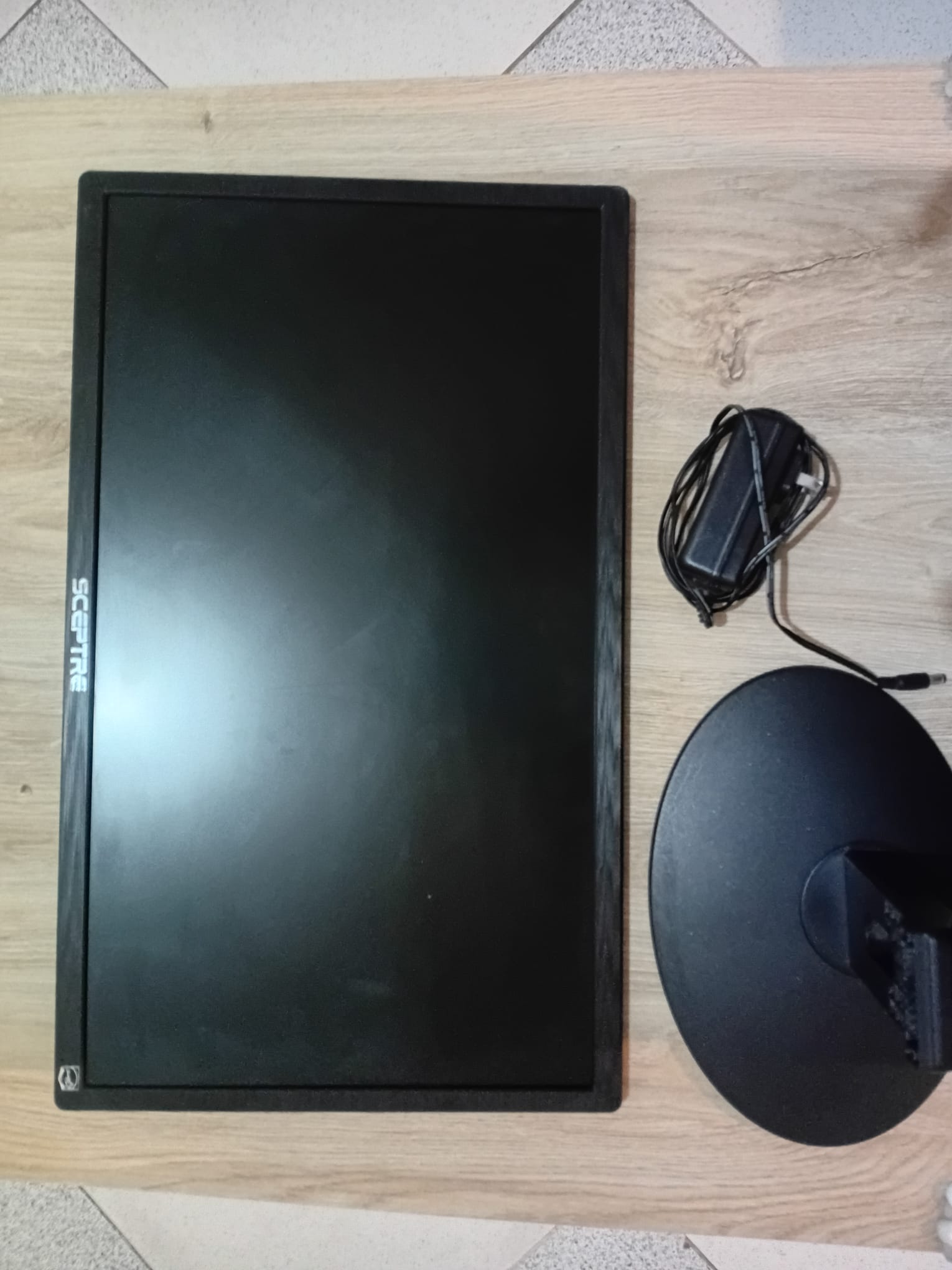 SPECTRE 22 inch monitor screen good condition - Image 3