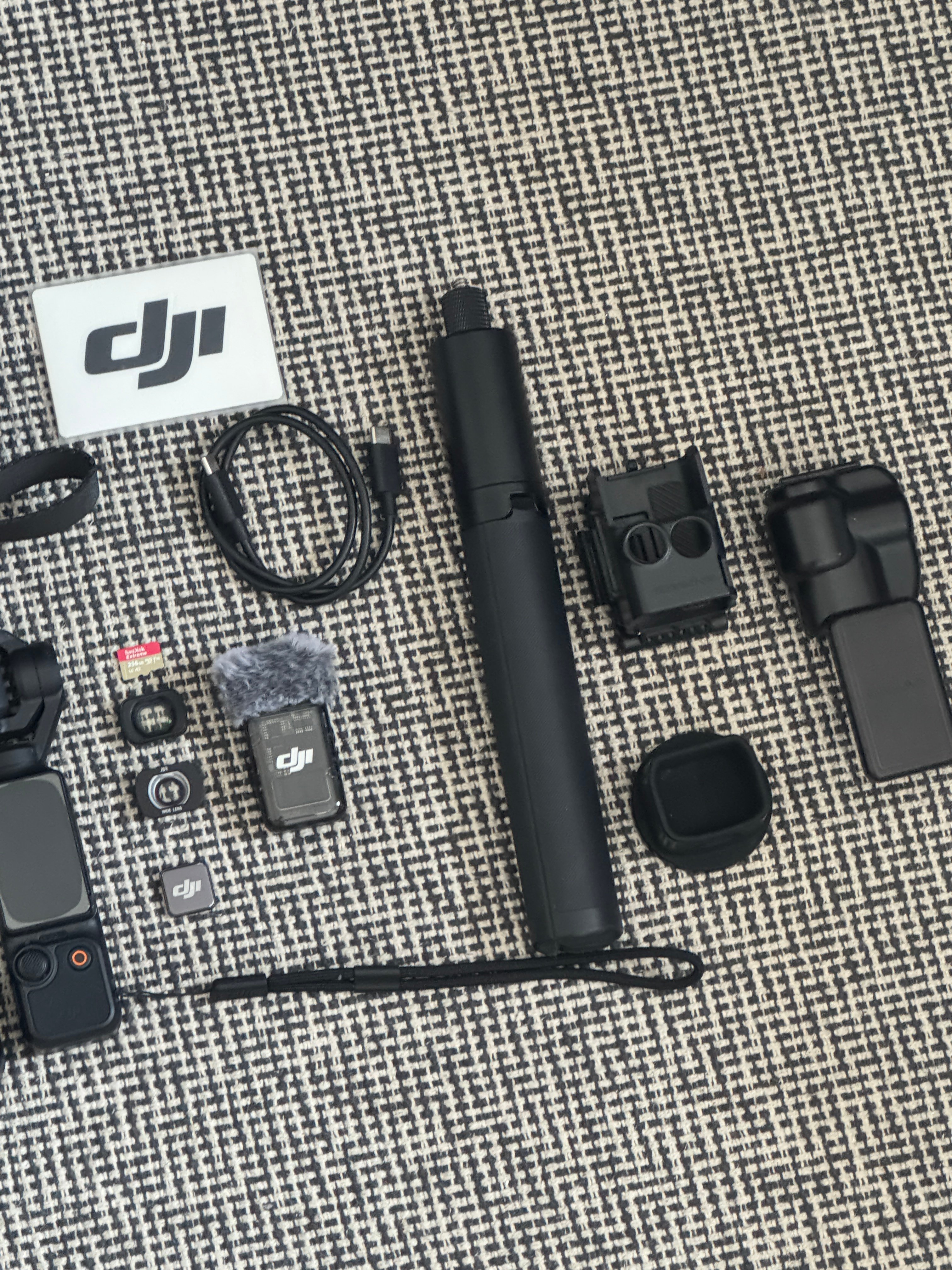 DJI OSMO POCKET 3 CREATOR COMBO  (FREE ACCESSORIES)  - Image 3