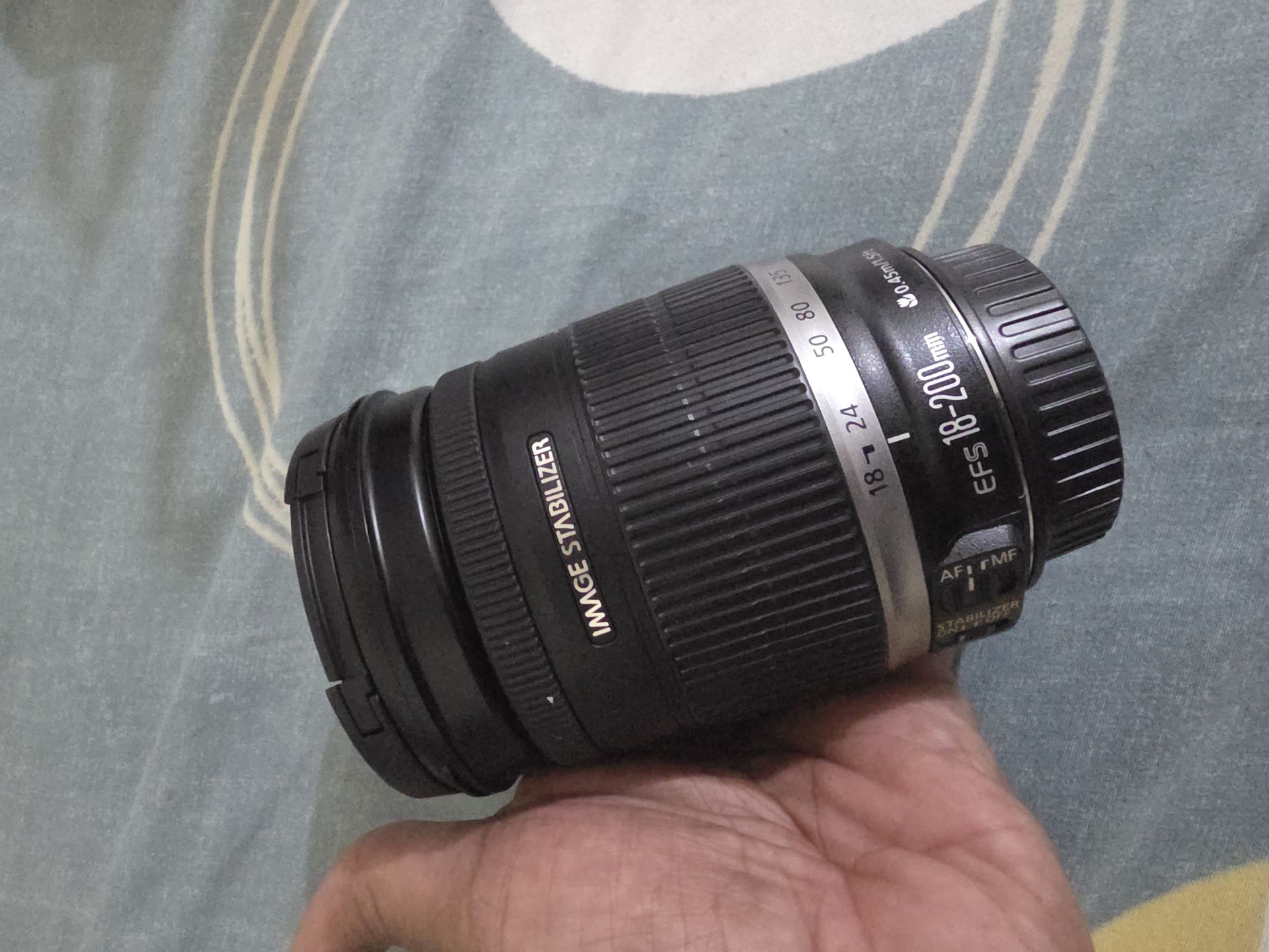 Canon EFS 80-200 mm Lens in new condition - Image 1