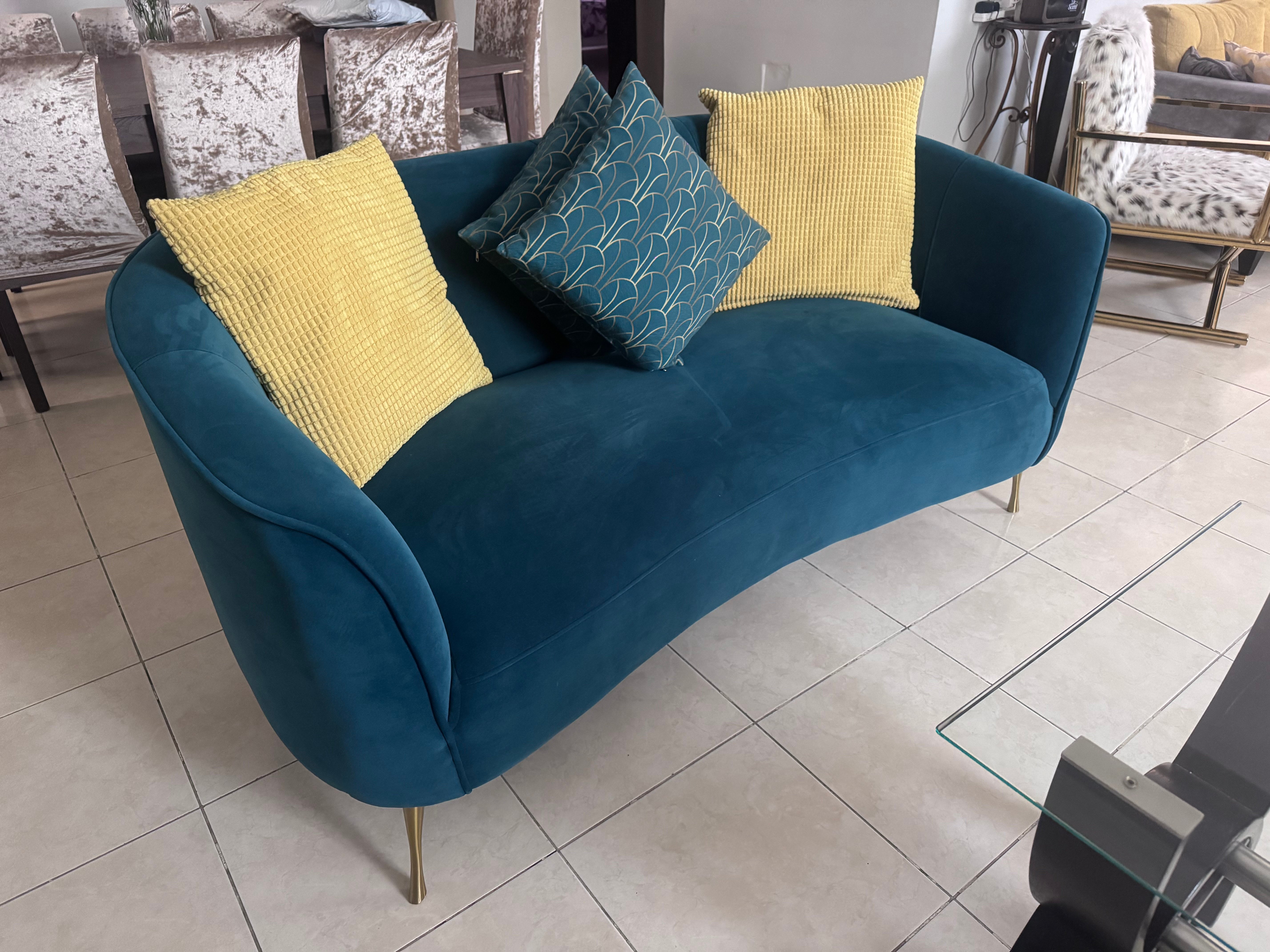 Beautiful Living Room Set - Image 2