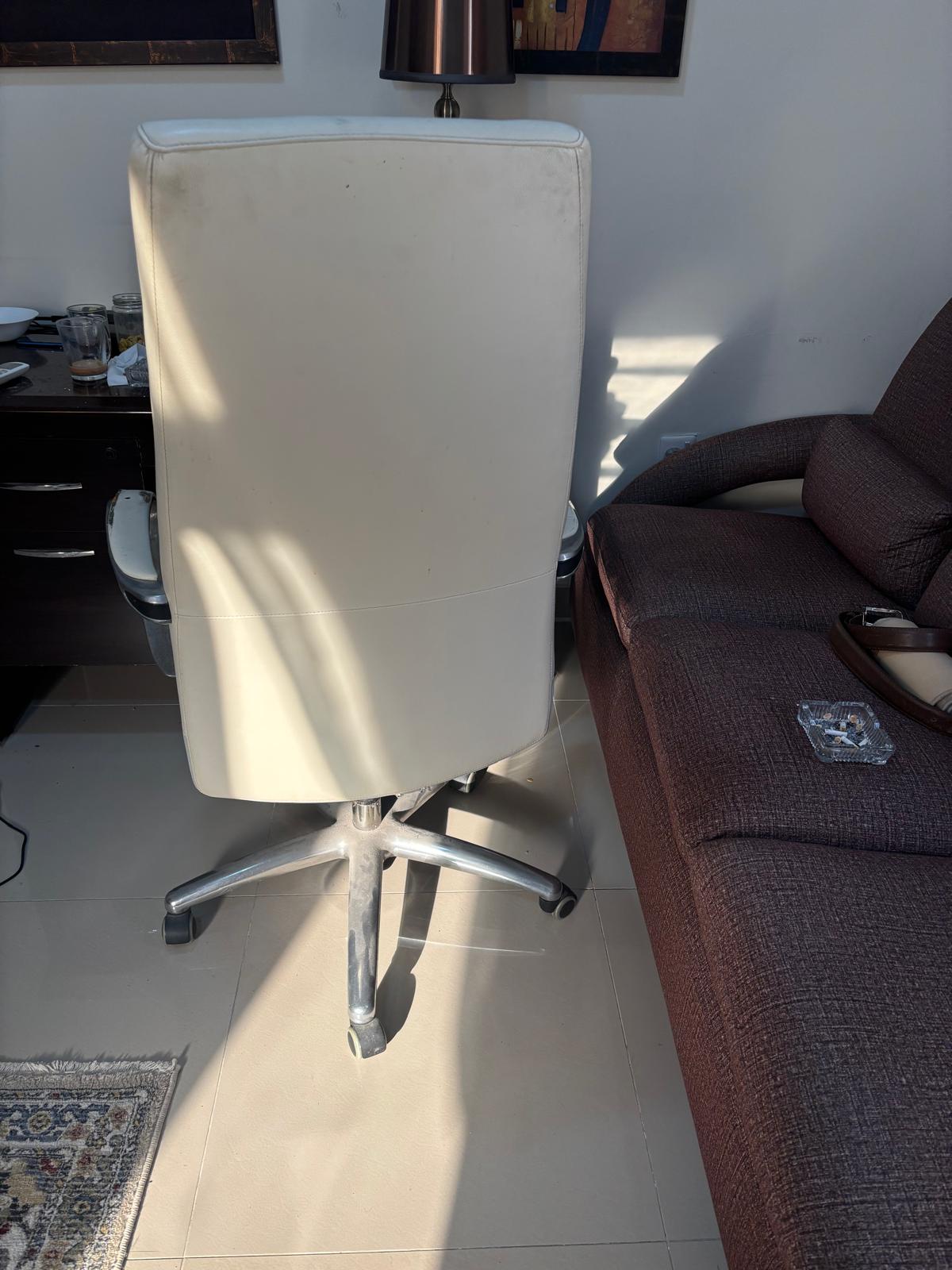 desk and chair - Image 4