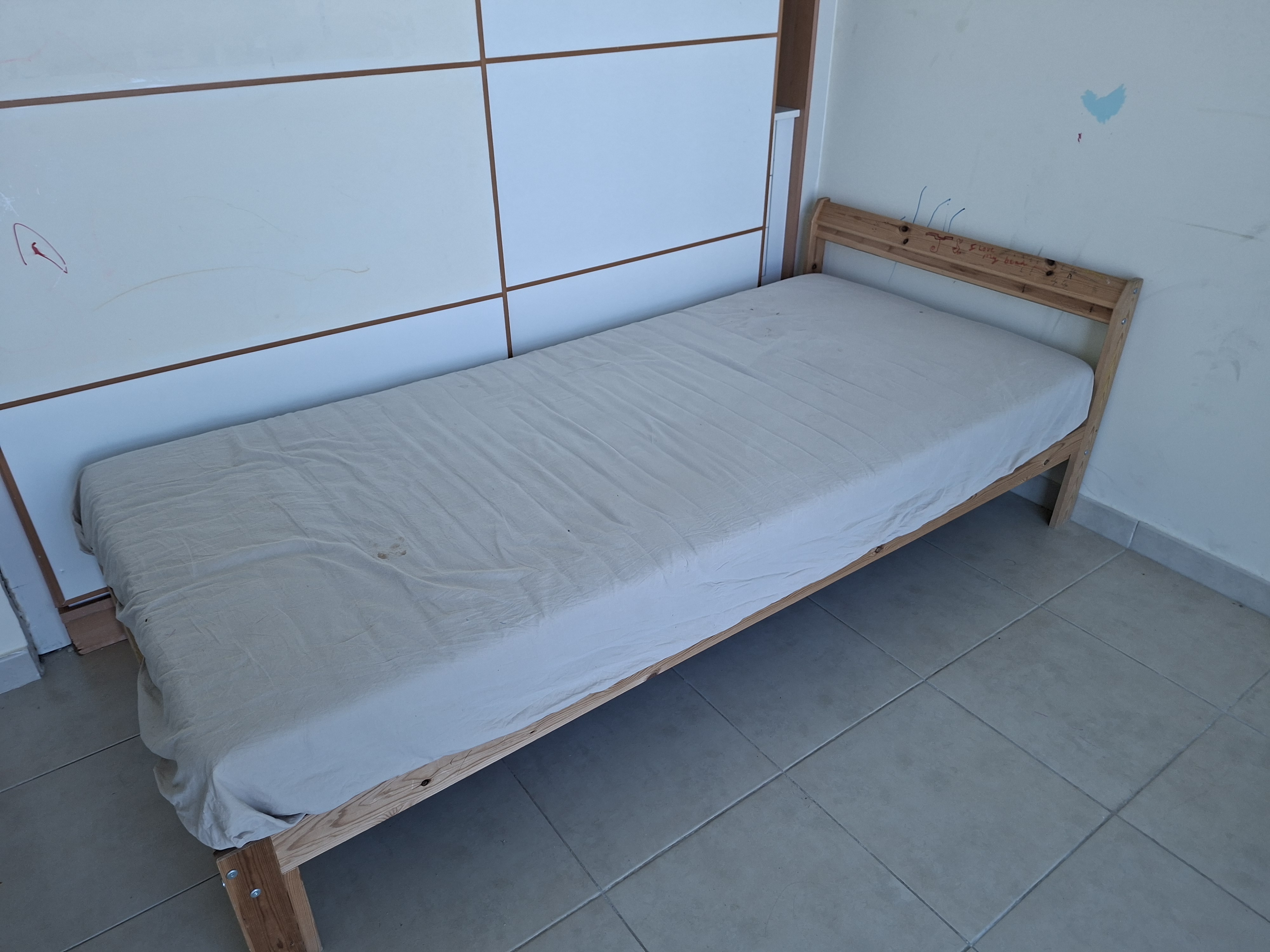 4 frames plus 3 mattresses - Image 2