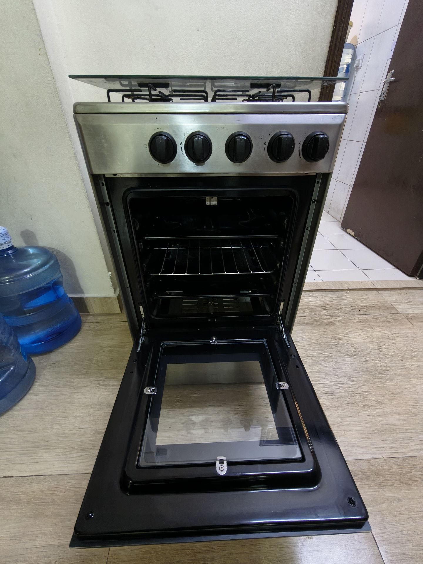 Gas stove  - Image 6