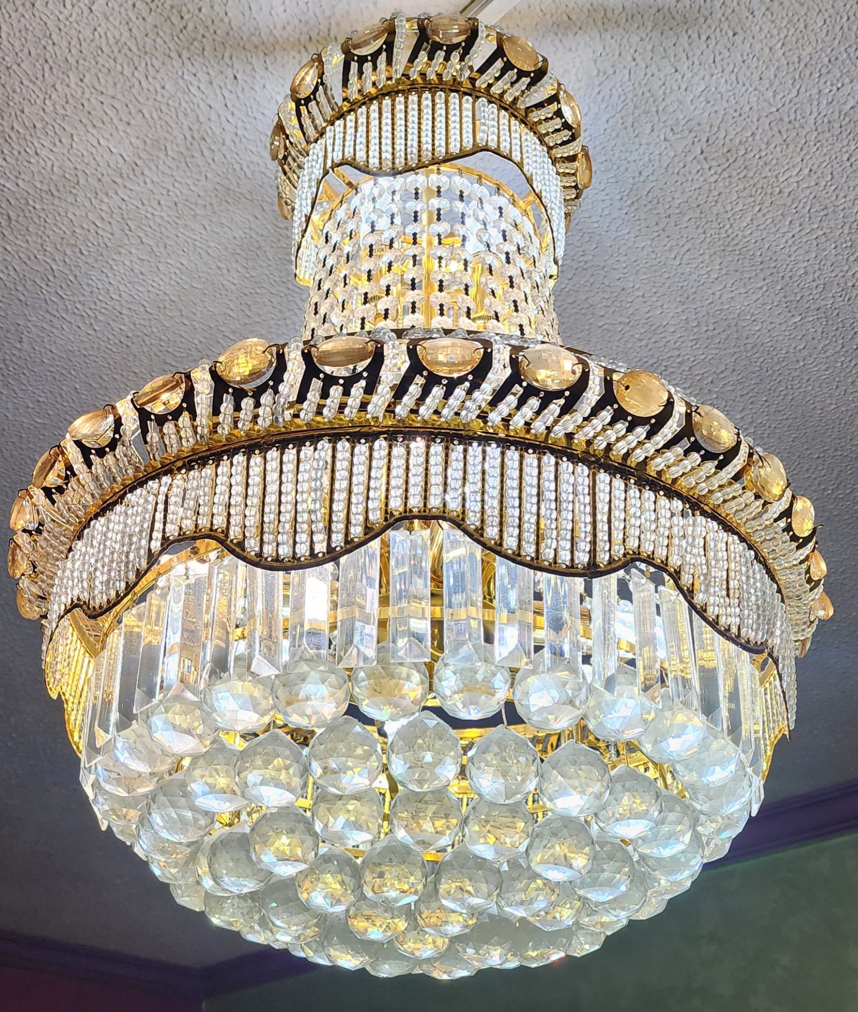 Glittering Crystal with 18 LED Lights & 3 changing colours - Image 1