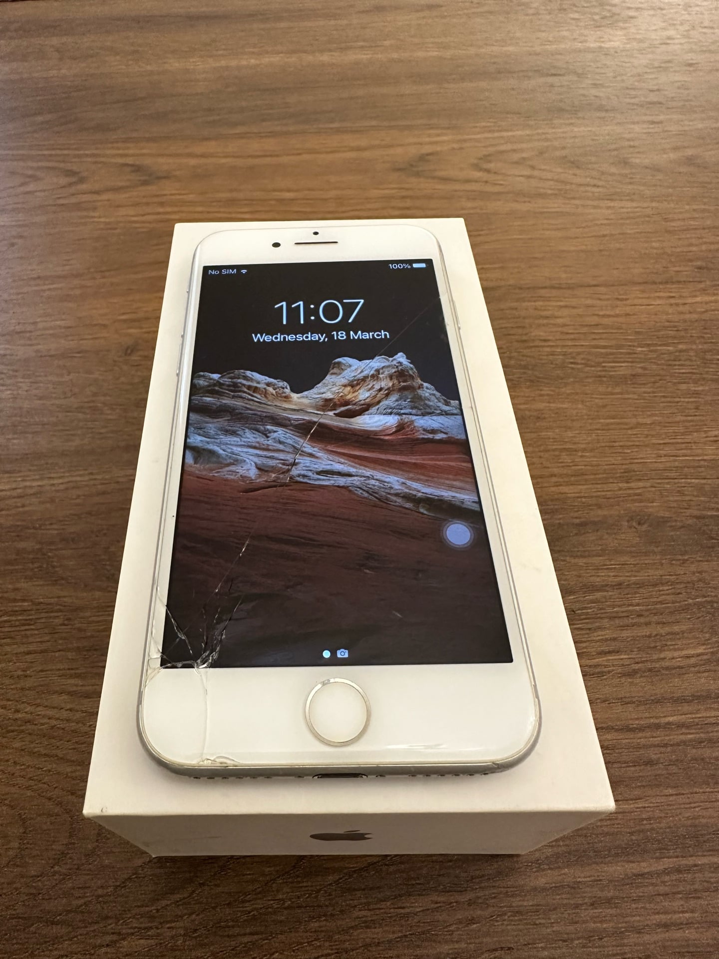 Apple IPhone 7  - Image 2