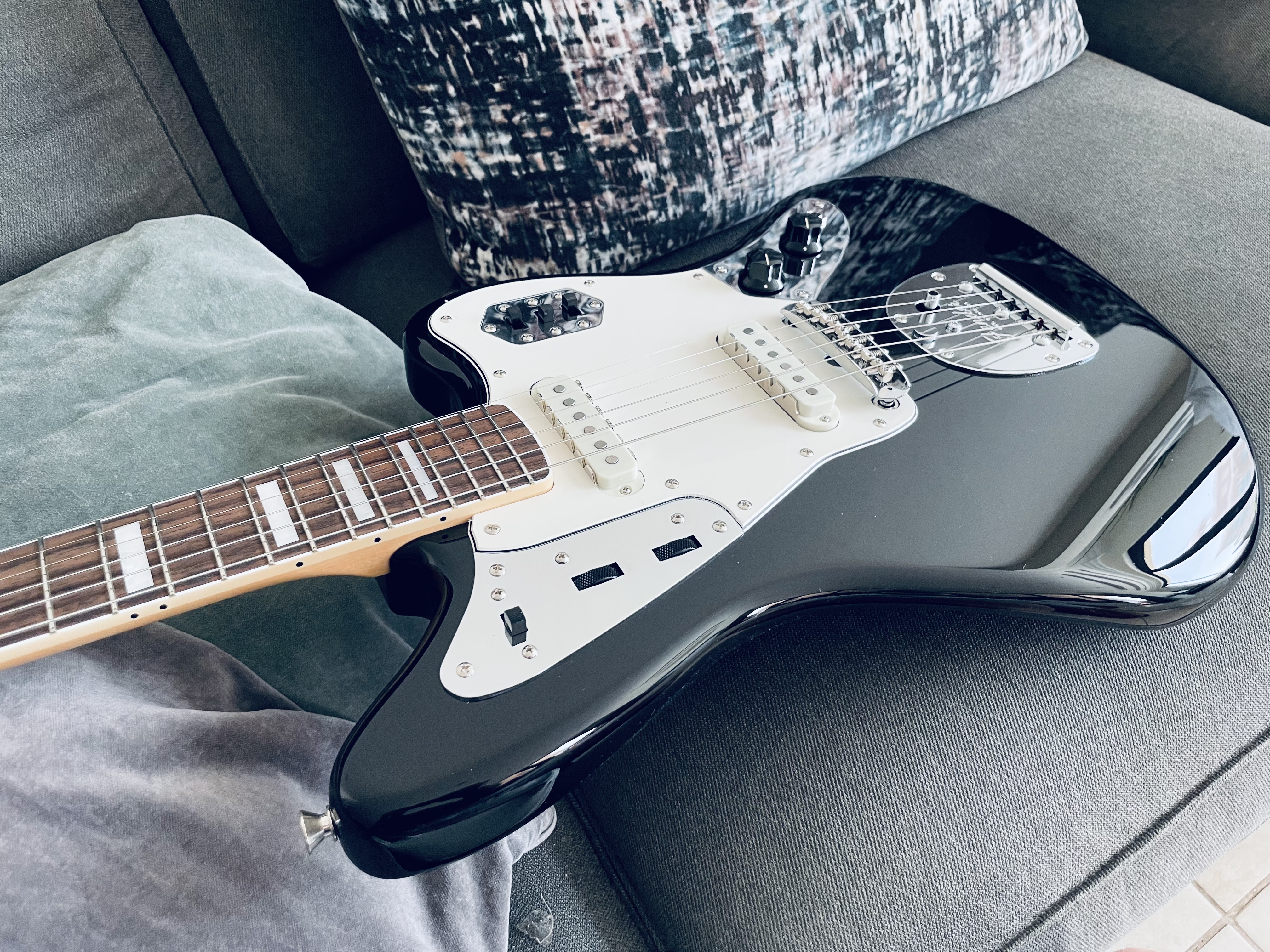Fender Jaguar, Traditional Late '60s, 2025 (Black), Made in Japan - Image 3