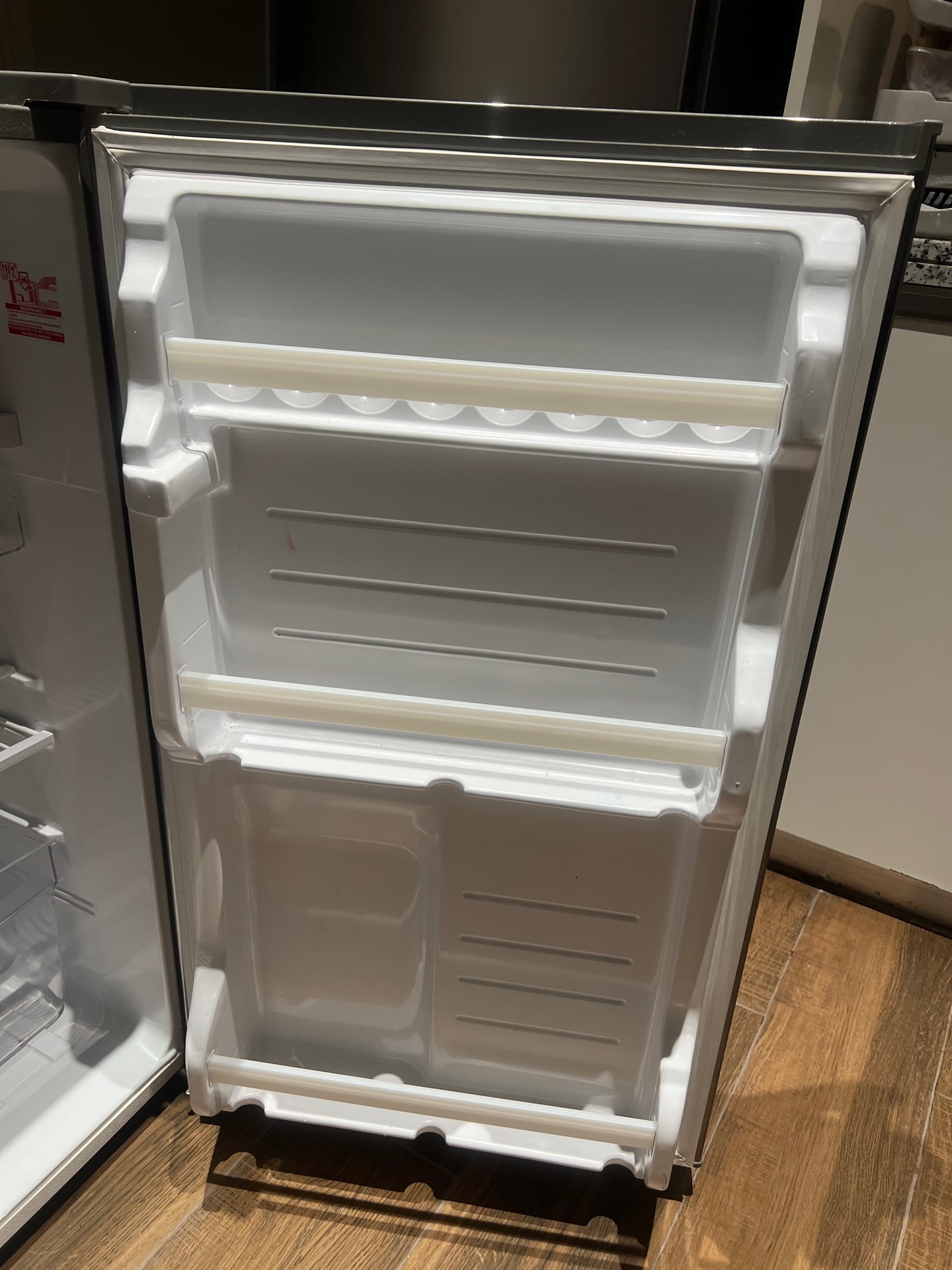 Sharp Refrigerator and freezer - Image 2