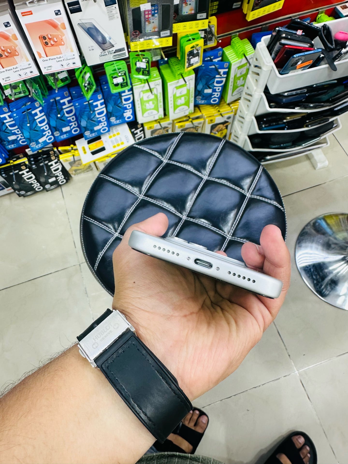 Used iphone 17 pro max 256 - Image 4