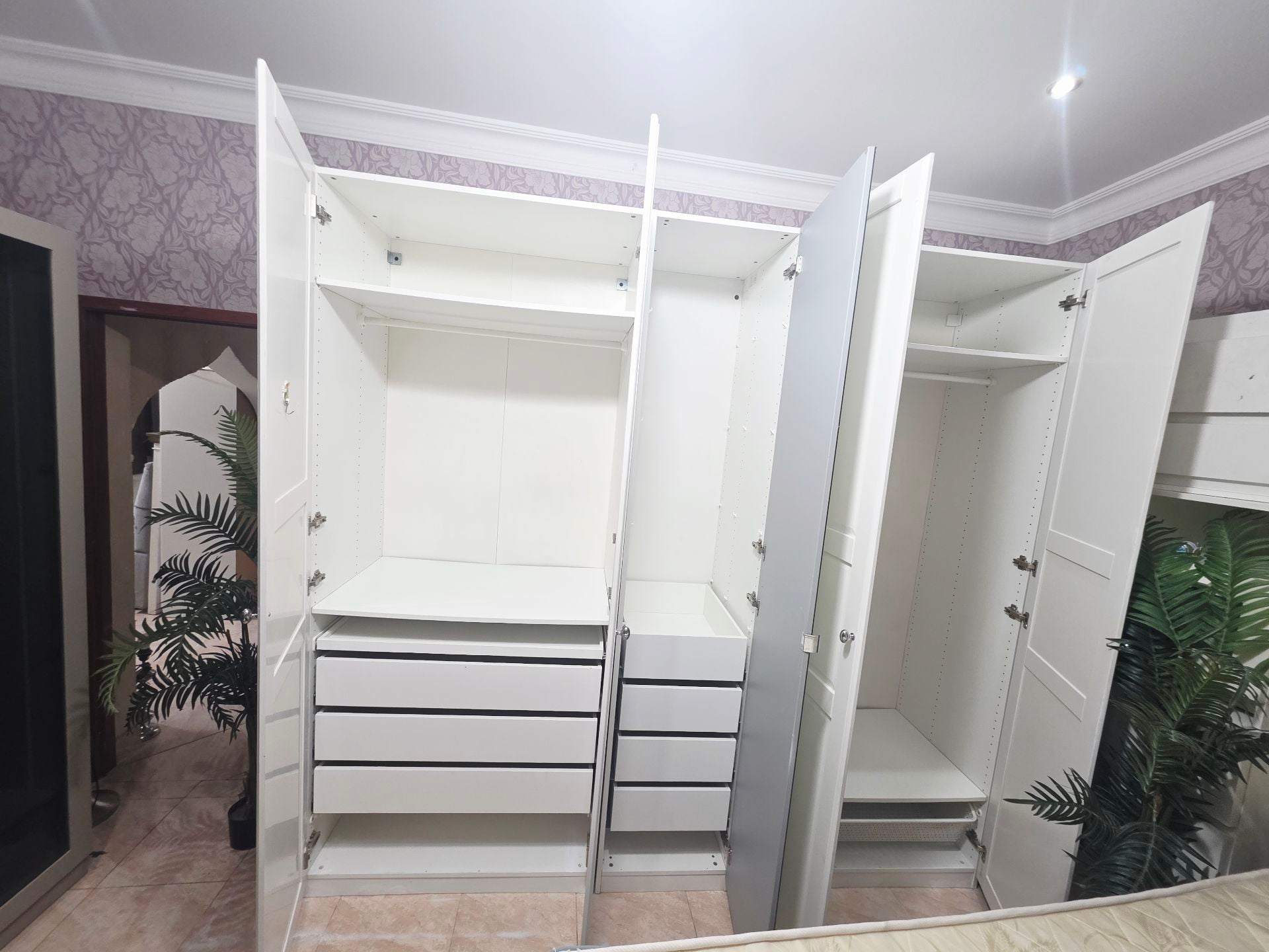 5 Door cabinet  - Image 5
