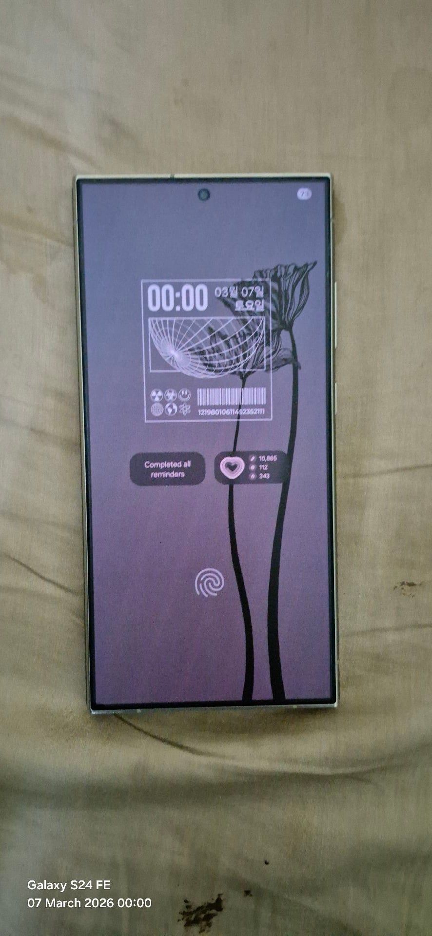 Samsung galaxy s24 ultra with galaxy buds pro 3 - Image 2