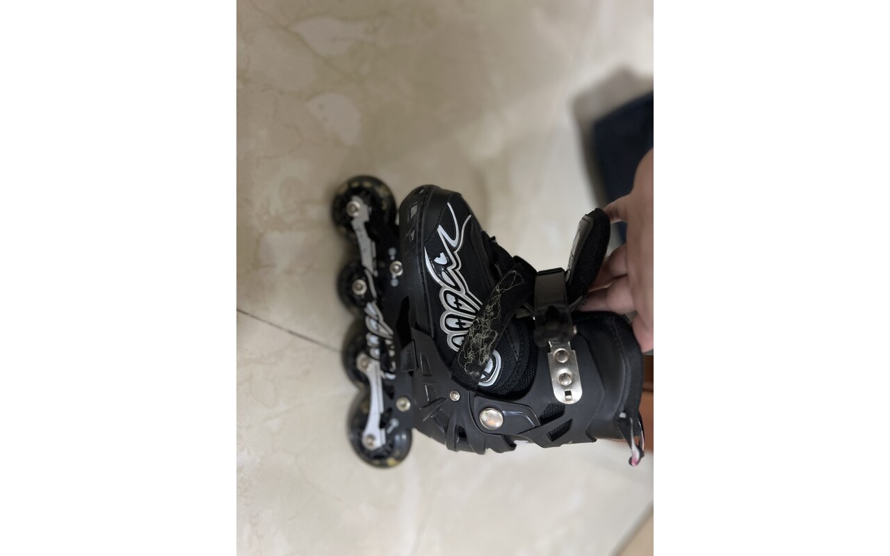 طقم زلاجات انلاین مع خوذة ووسادات - مقاس قابل للتعديل - Image 6