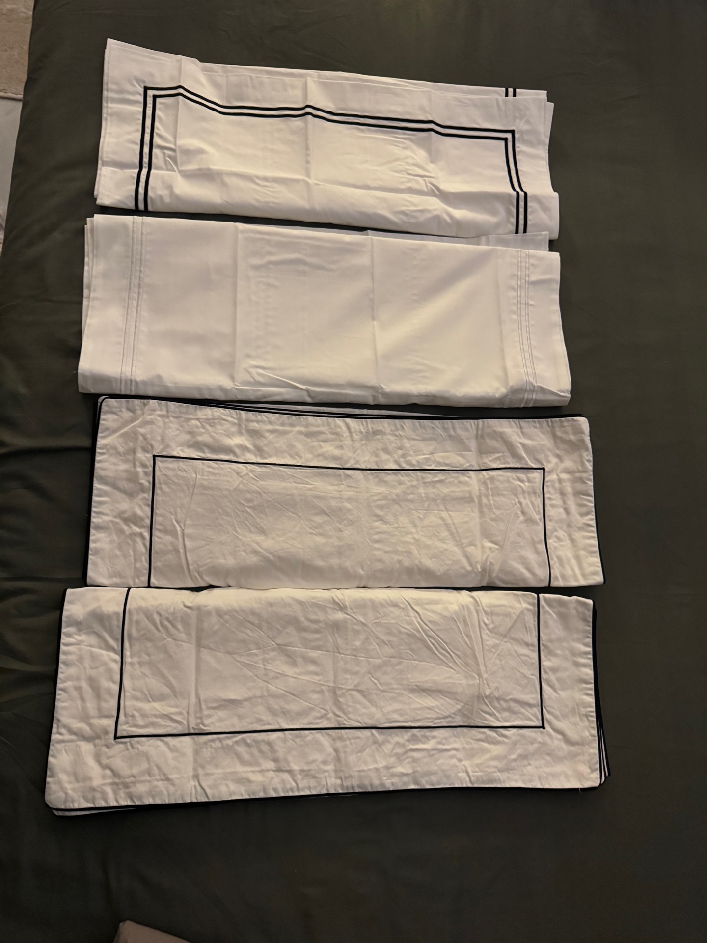 Bed sheet and pillow cases - Image 7