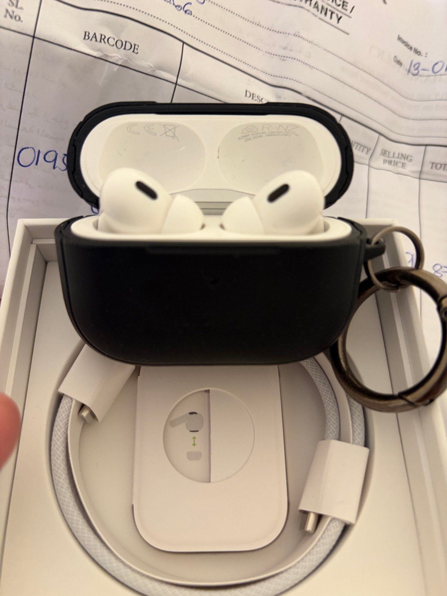 Apple AirPods Pro 2 (USB C) - Image 3
