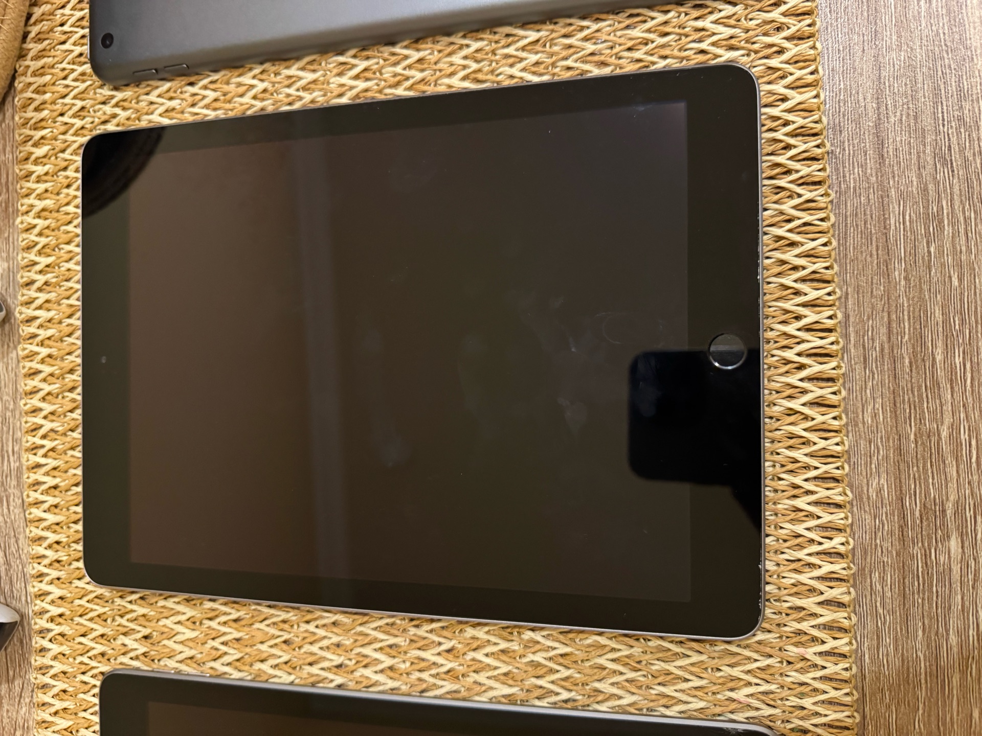 Ipad 6 and ipad 7 used - Image 7